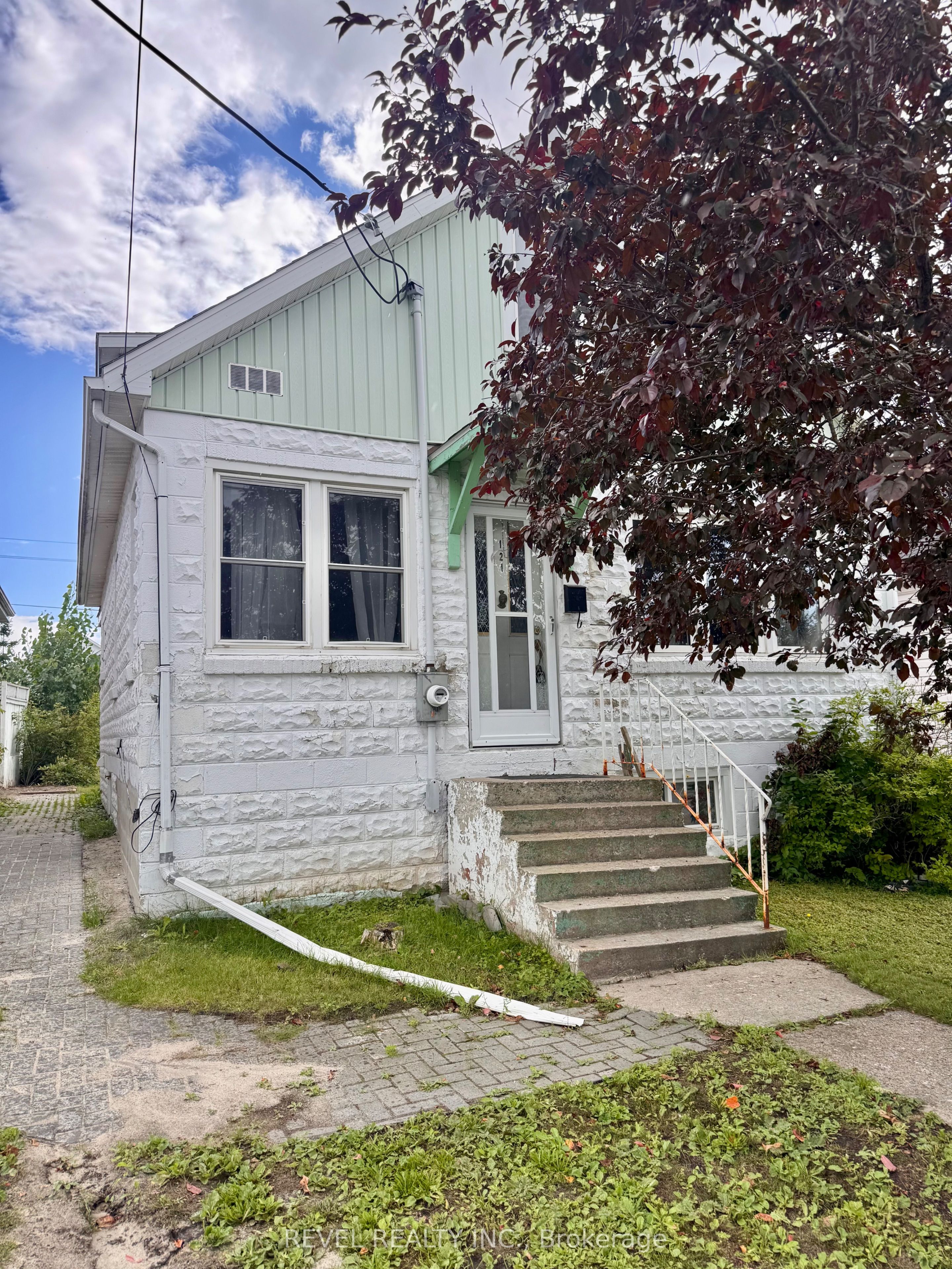 121 Floral Avenue, Timmins, ON P4N 4H6