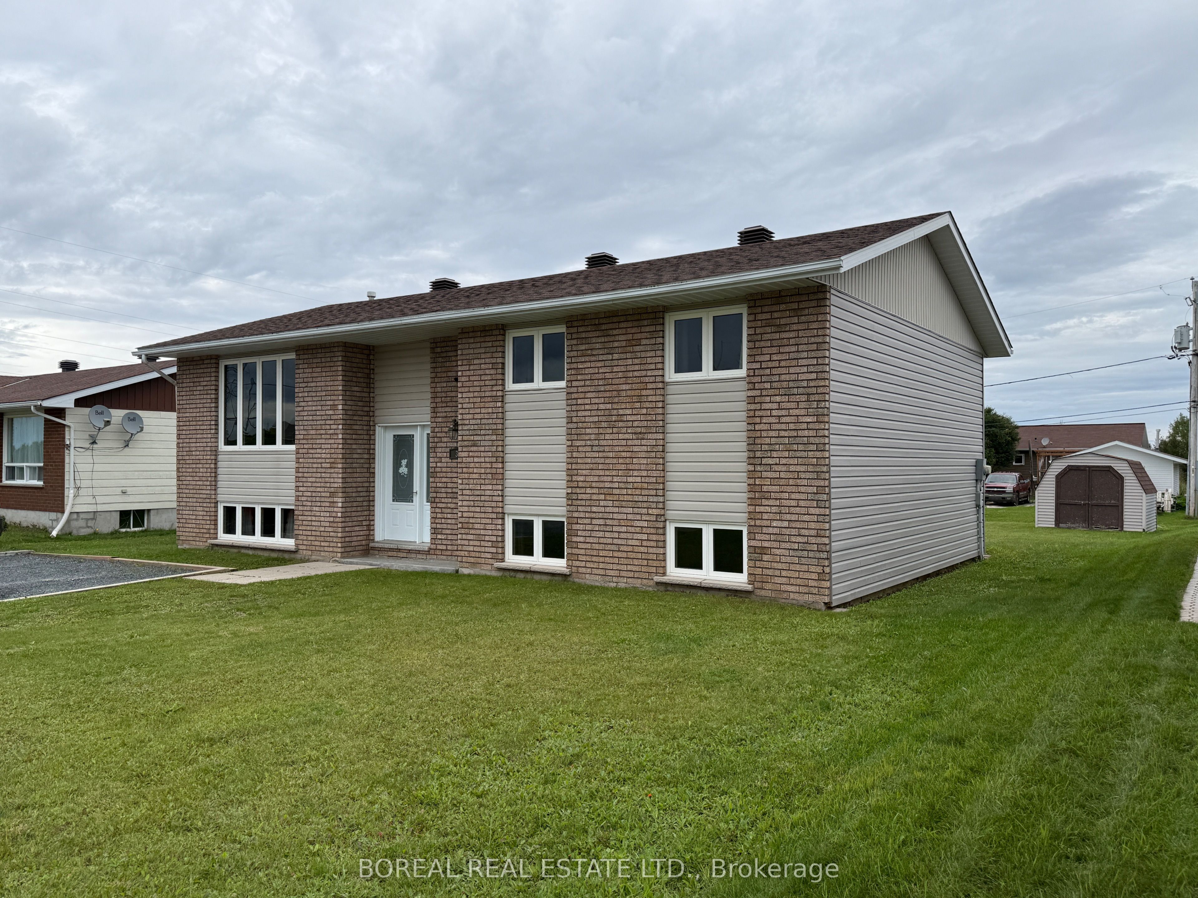 30 Eighteenth Avenue, Cochrane, ON P0L 1C0 photo 2