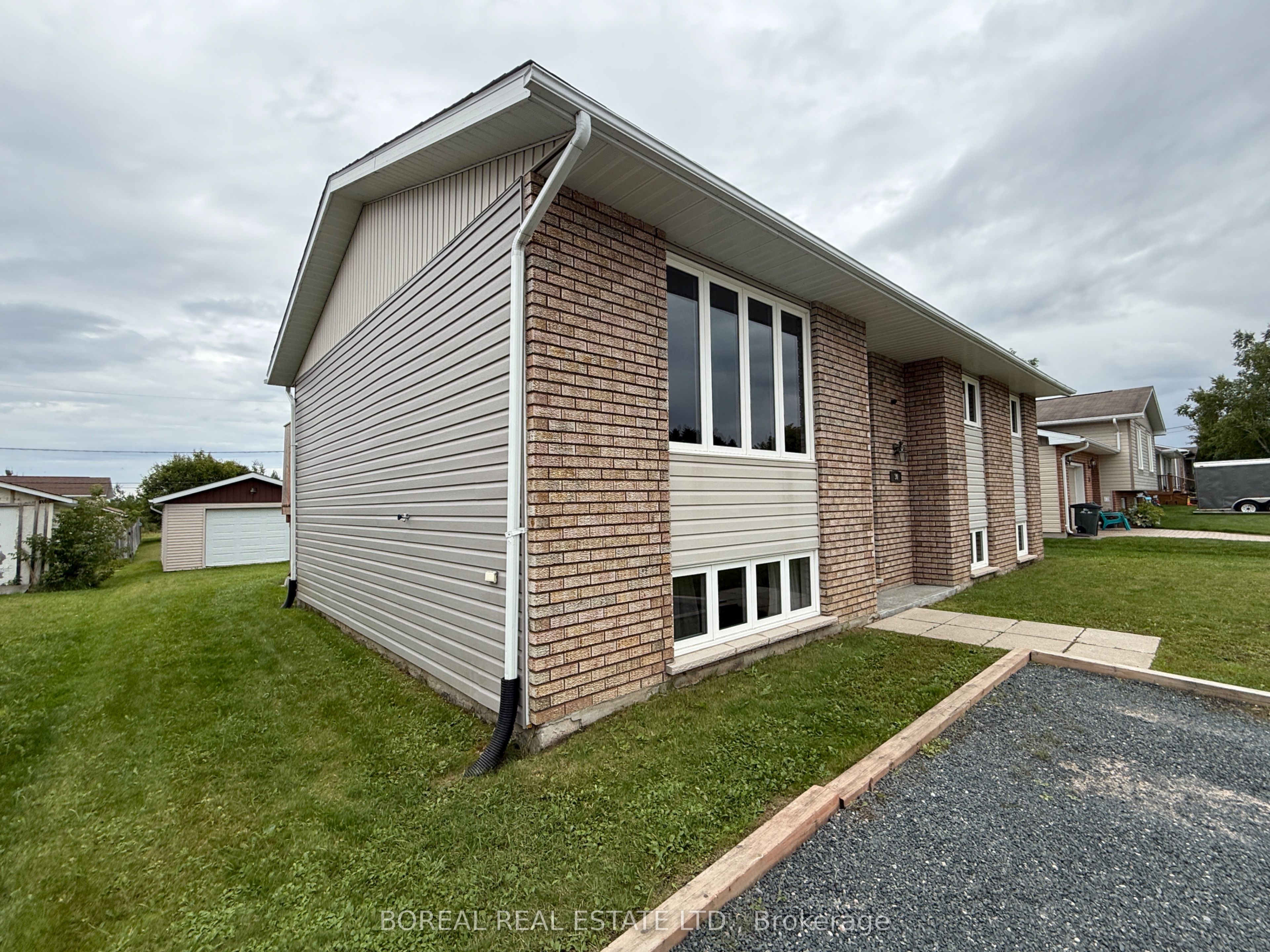 30 Eighteenth Avenue, Cochrane, ON P0L 1C0 photo 3