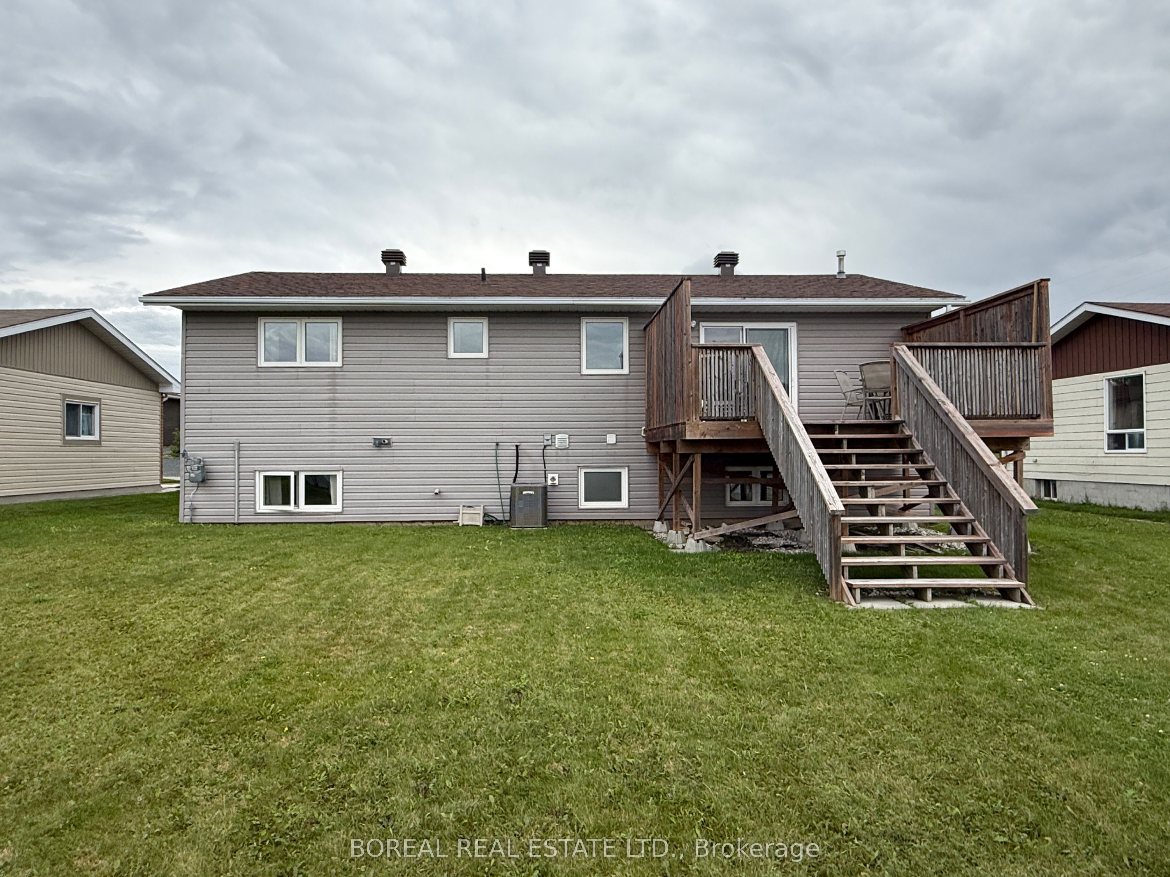 30 Eighteenth Avenue, Cochrane, ON P0L 1C0 photo 5