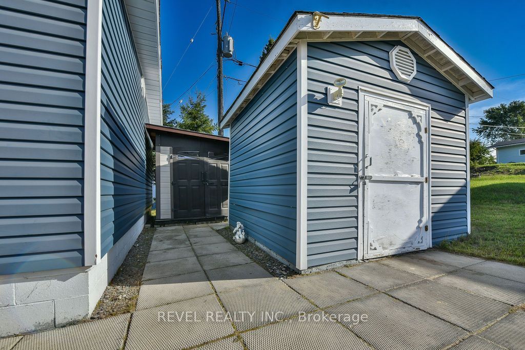 18 Grasslands Road, Timmins, ON P4N 8R9 photo 3