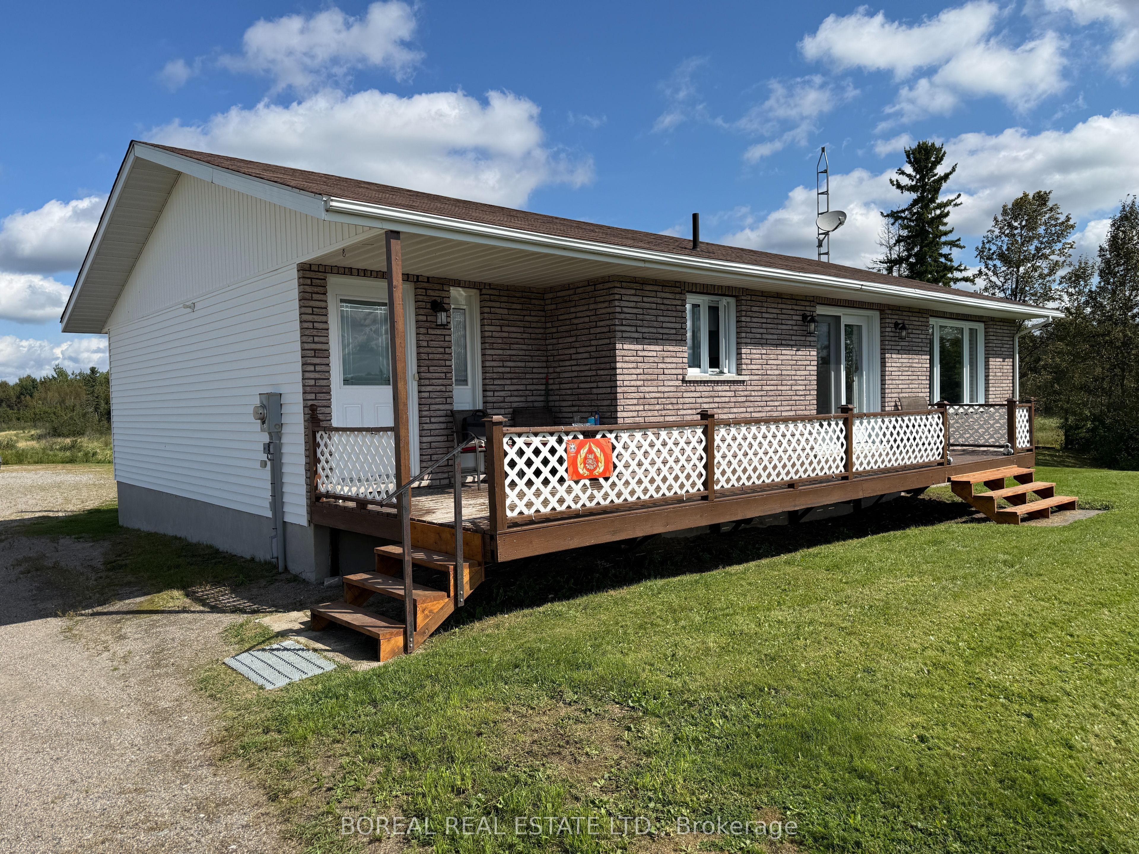 1363 Hwy 652, Cochrane, ON P0L 1C0 photo 2