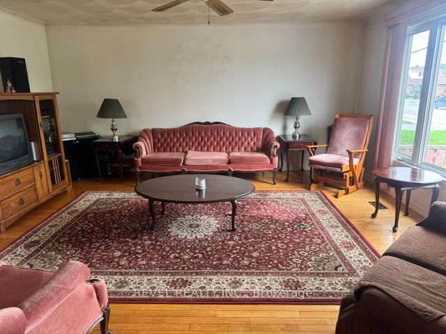205 Jubilee Avenue W, Timmins, ON P4N 4N1 photo 3