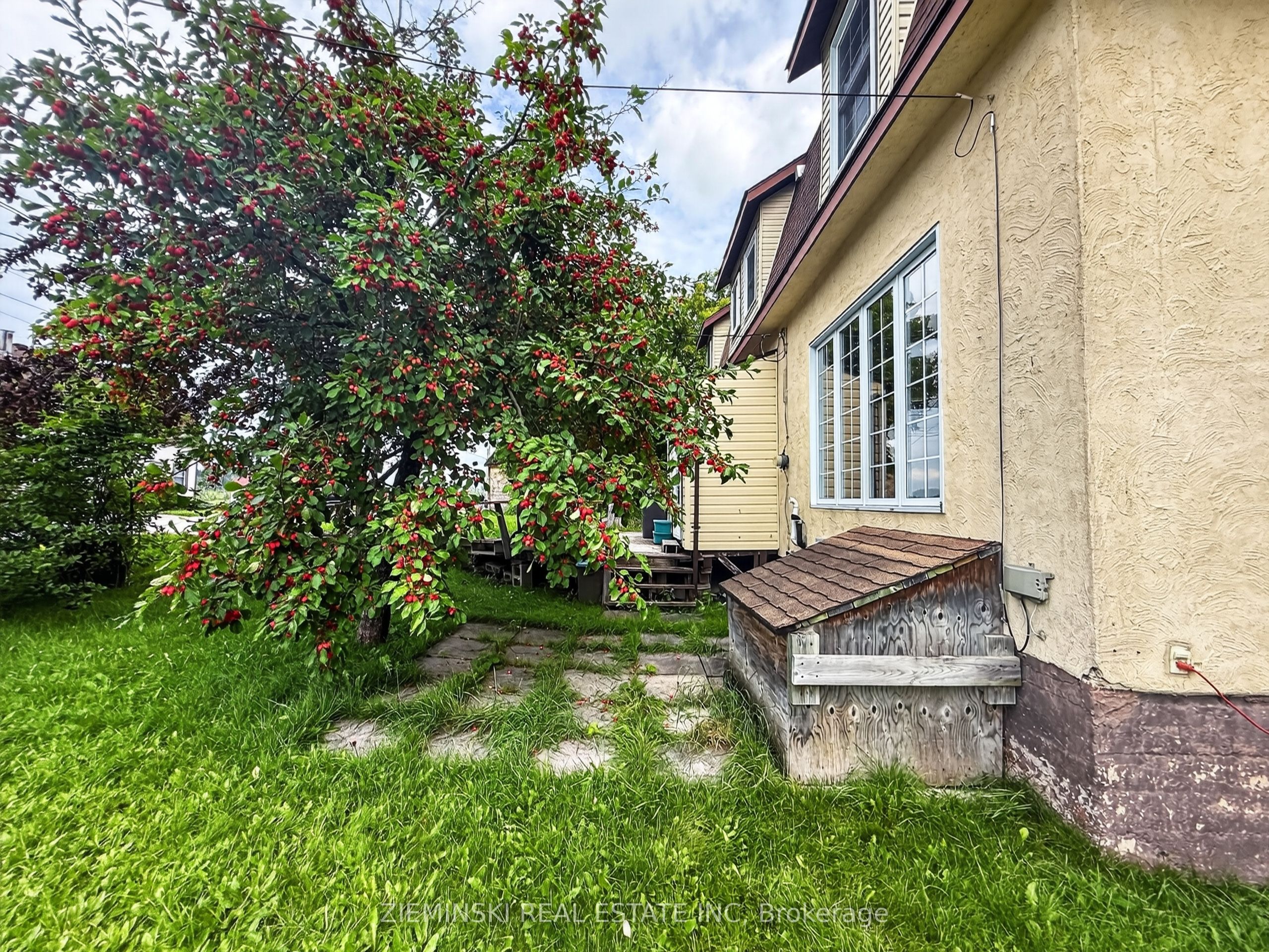 106 Argyle Avenue, Iroquois Falls, ON P0K 1E0 photo 2