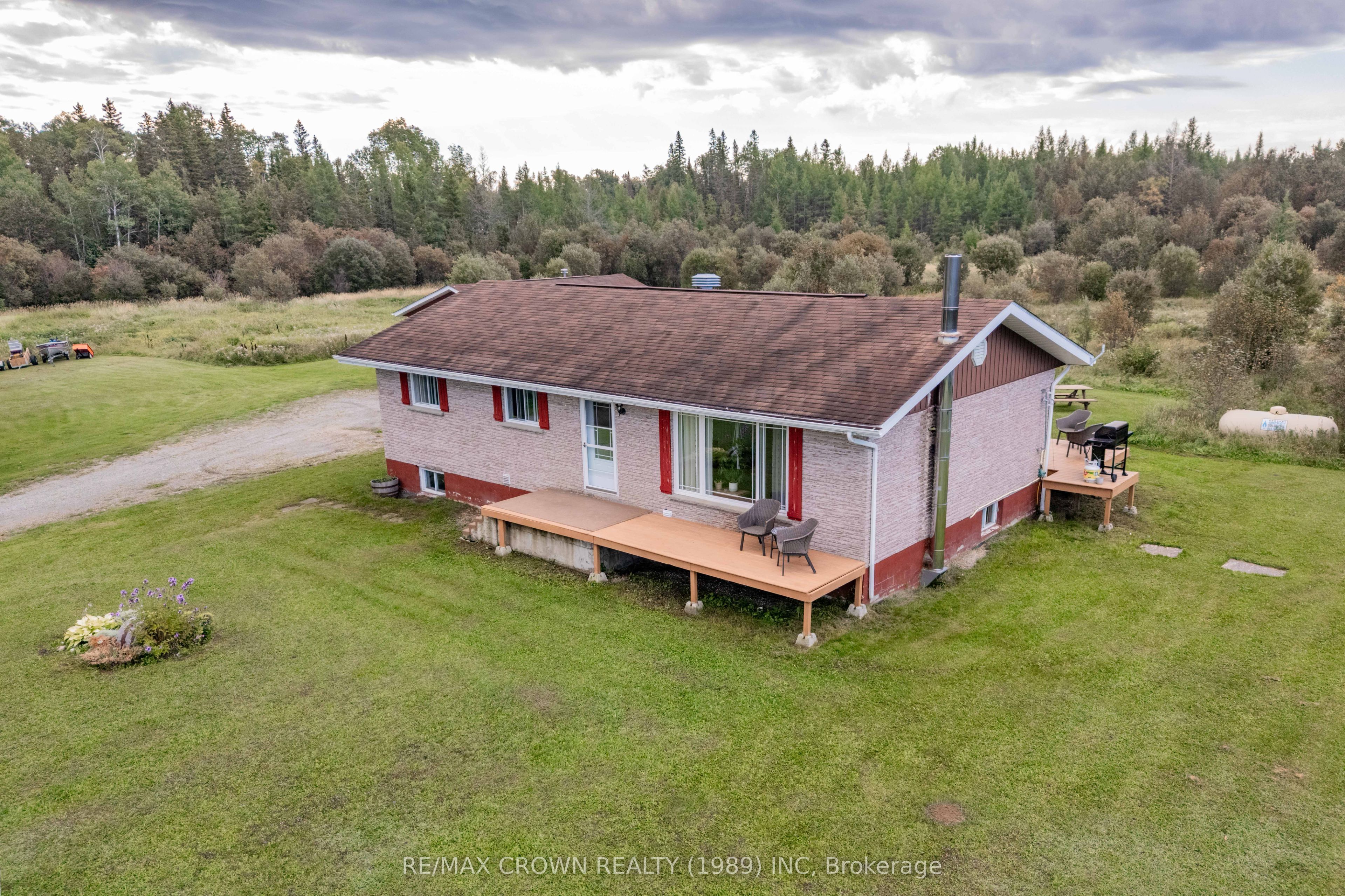 12 St Joseph Road, Kapuskasing, ON P0L 1V0 photo 2