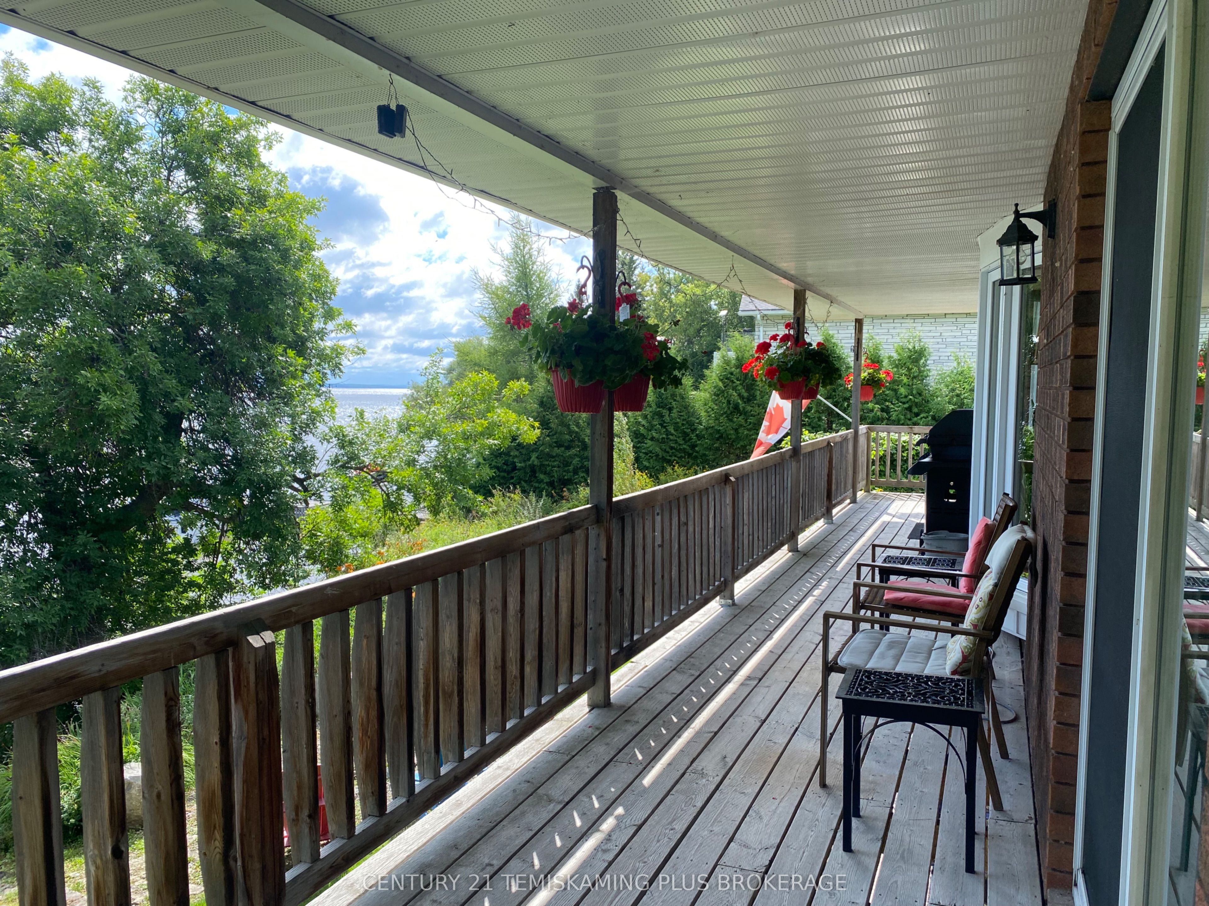 519 Lakeshore Road N, Temiskaming Shores, ON P0J 1P0 photo 2