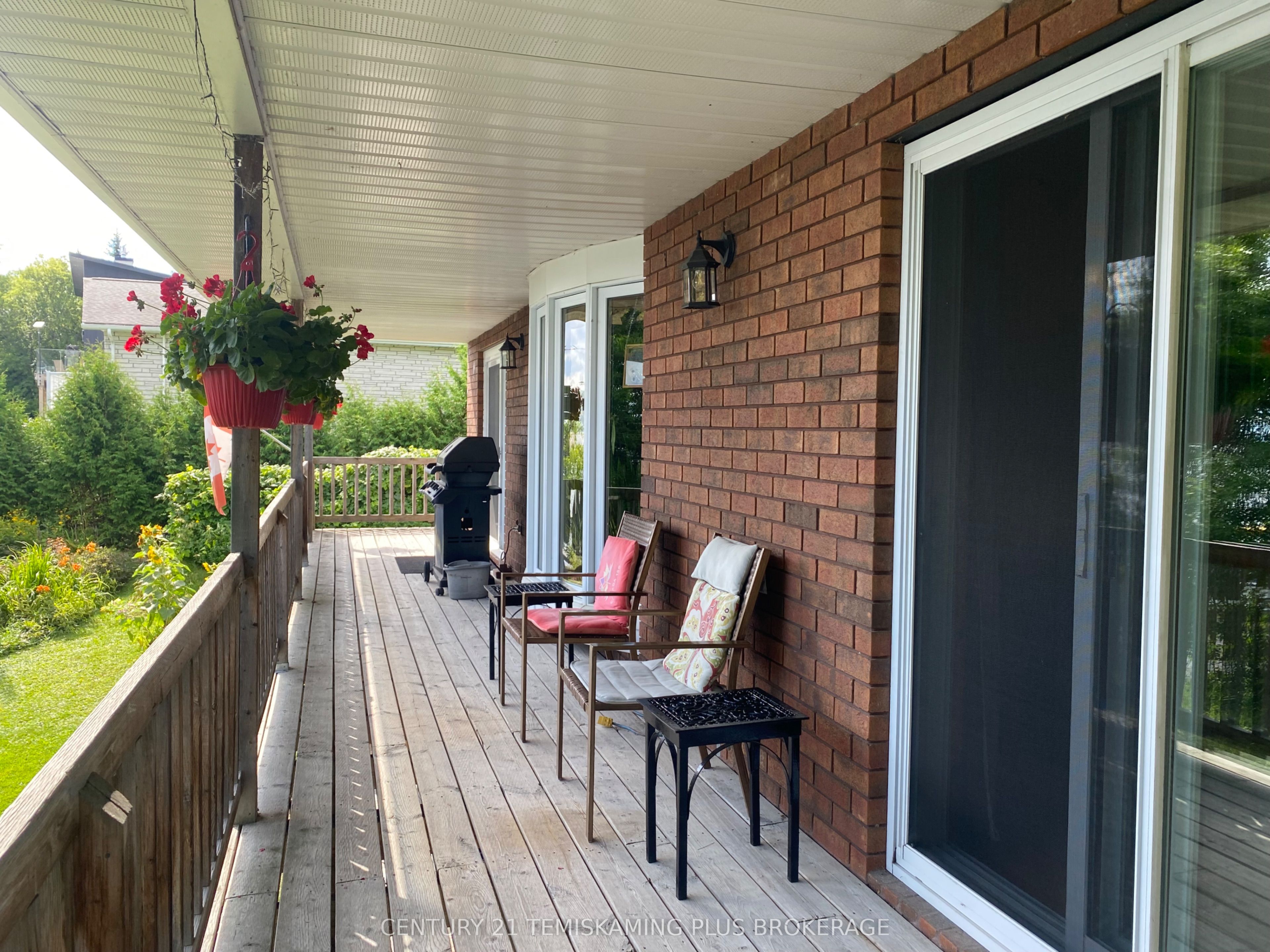 519 Lakeshore Road N, Temiskaming Shores, ON P0J 1P0 photo 4