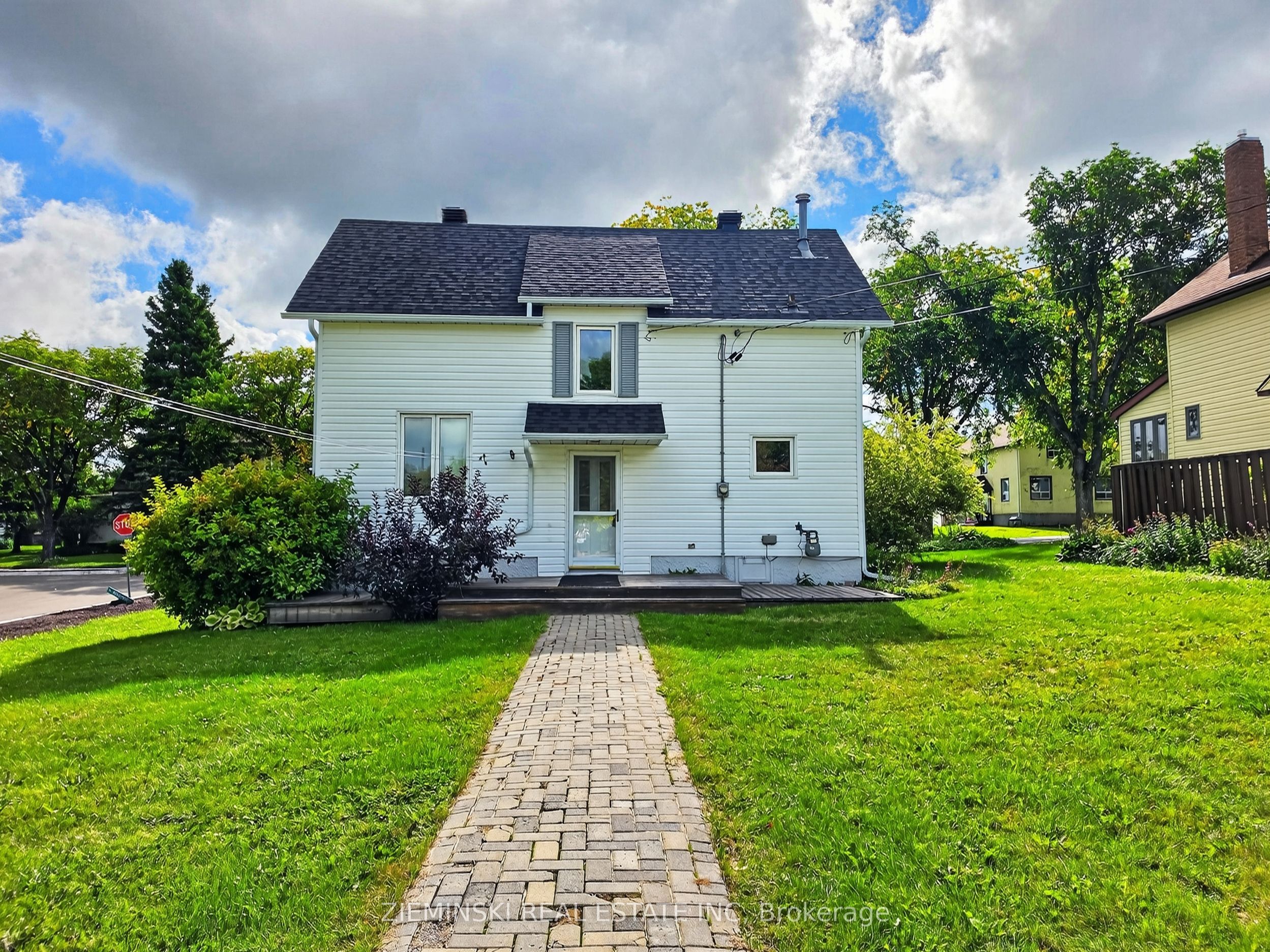 118 Buckingham Avenue, Iroquois Falls, ON P0K 1E0 photo 3