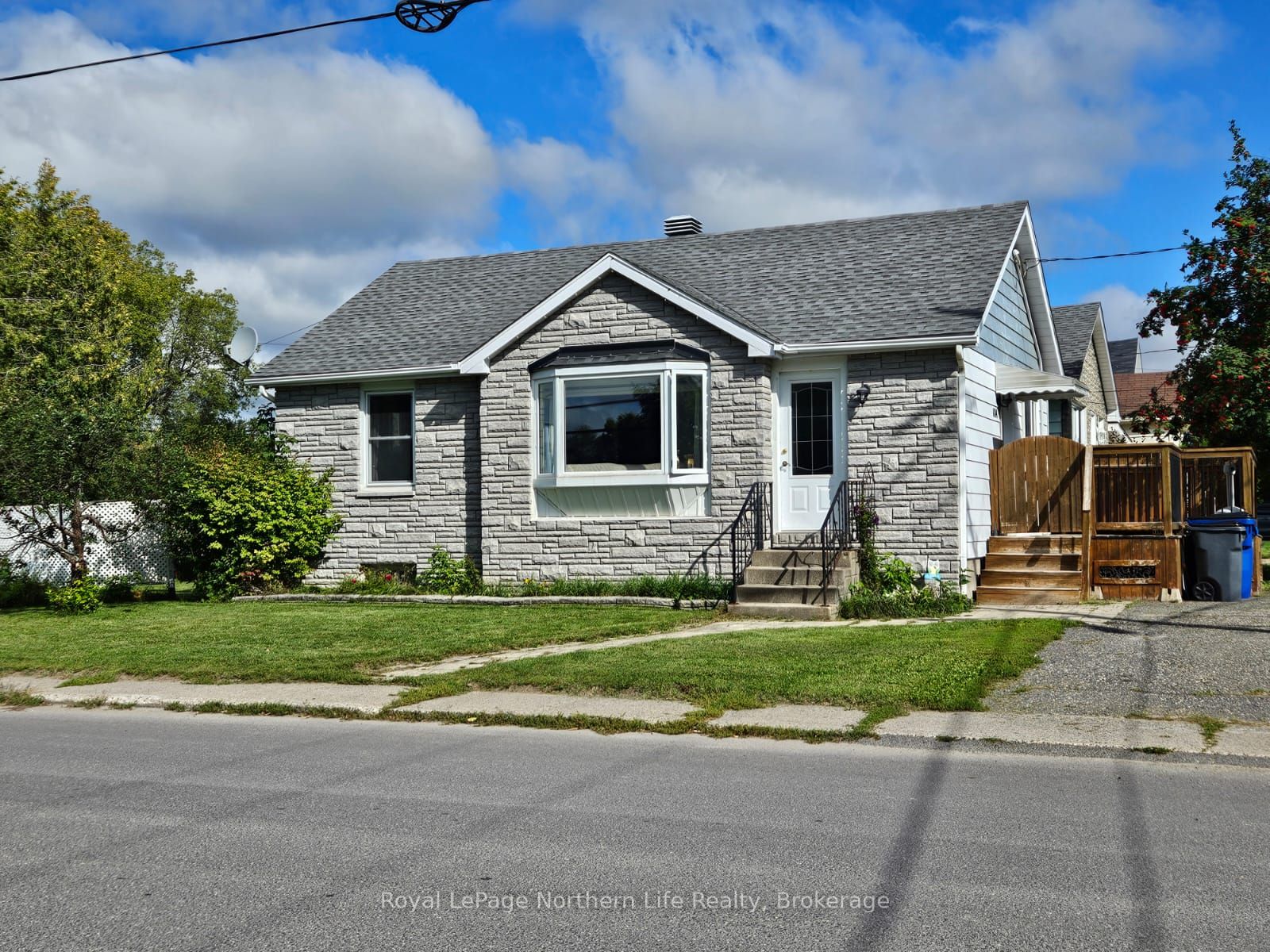 184 MAY Street, Temiskaming Shores, ON P0J 1P0 photo 2