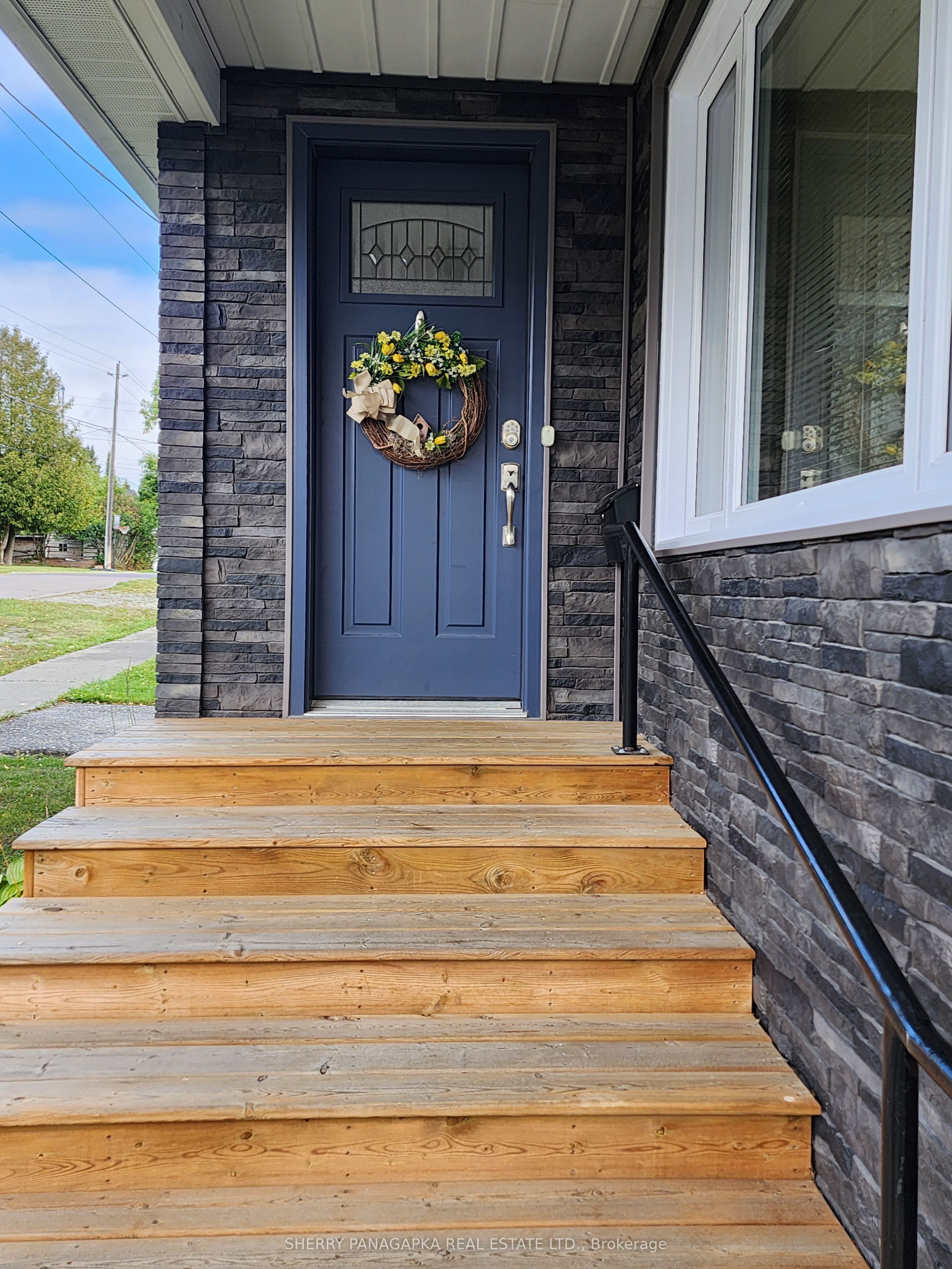 89 Second Street E, Kirkland Lake, ON P2N 1R8 photo 4