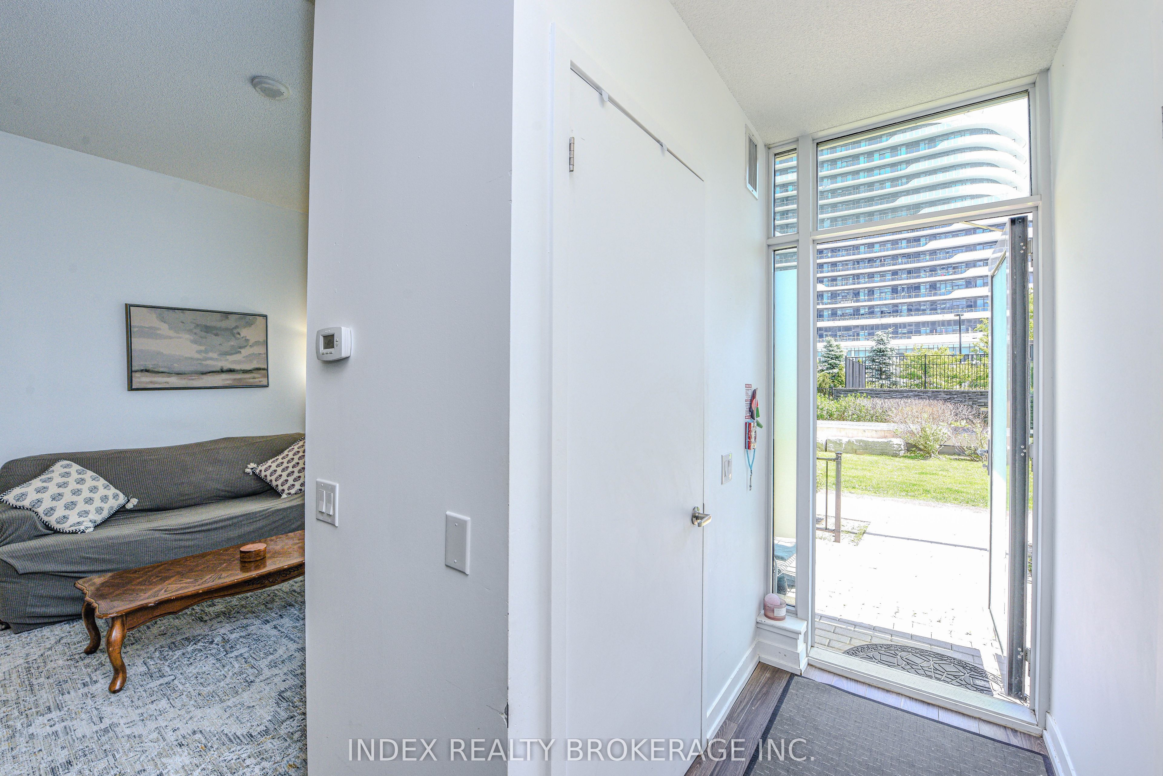 2560 Eglinton Avenue 103, Mississauga, ON L5M 0Y3 photo 2