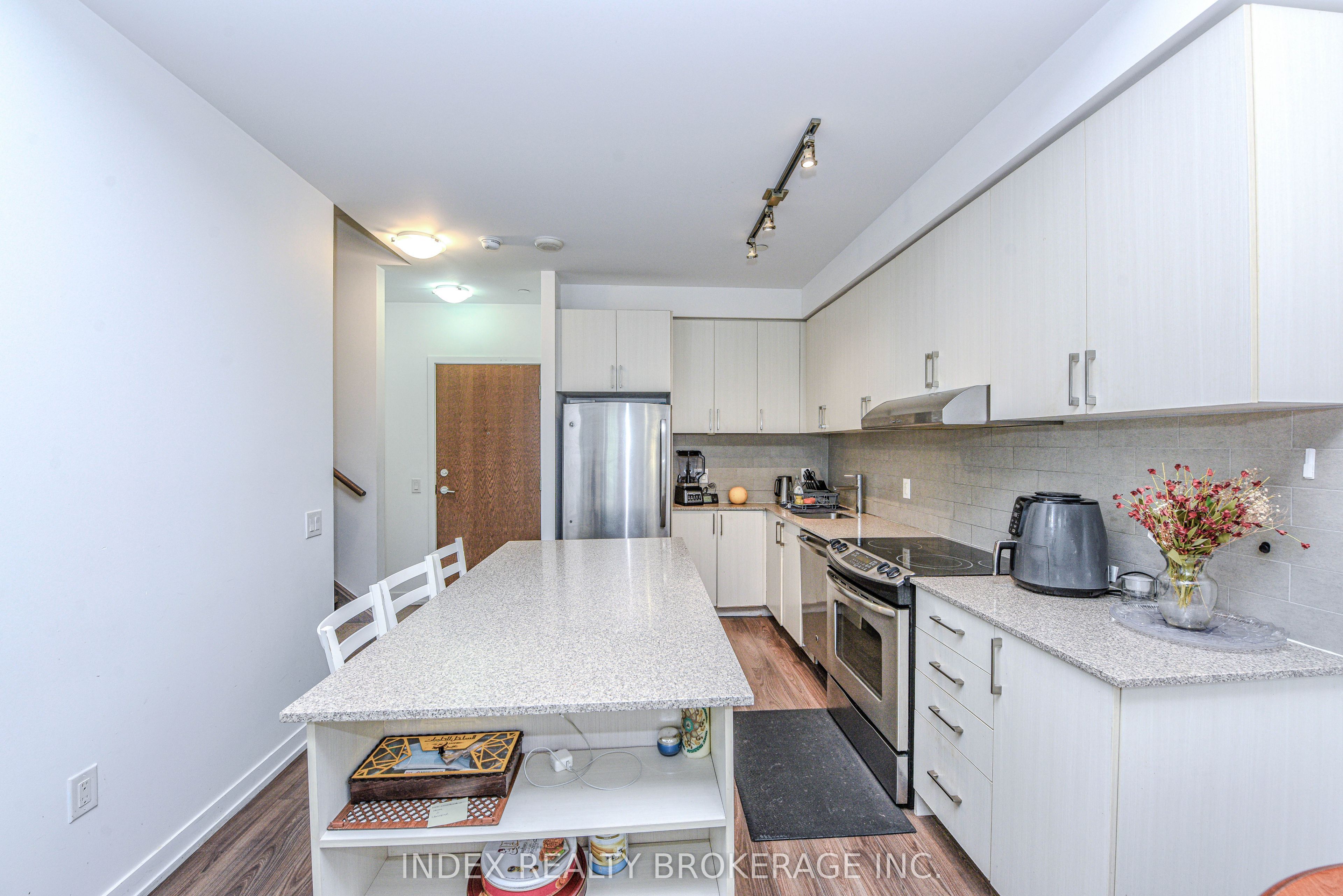 2560 Eglinton Avenue 103, Mississauga, ON L5M 0Y3 photo 4