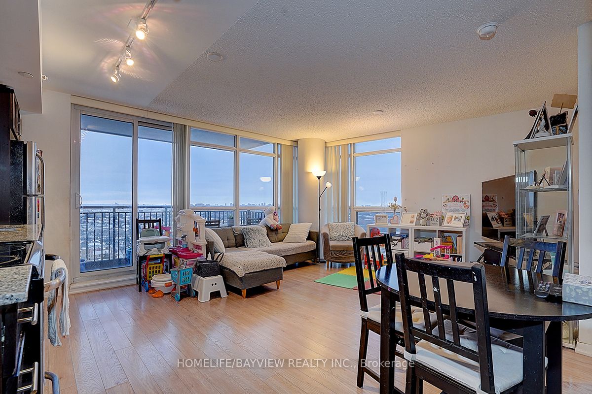 800 Lawrence Avenue W 1723, Toronto, ON M6A 0B1 photo 2