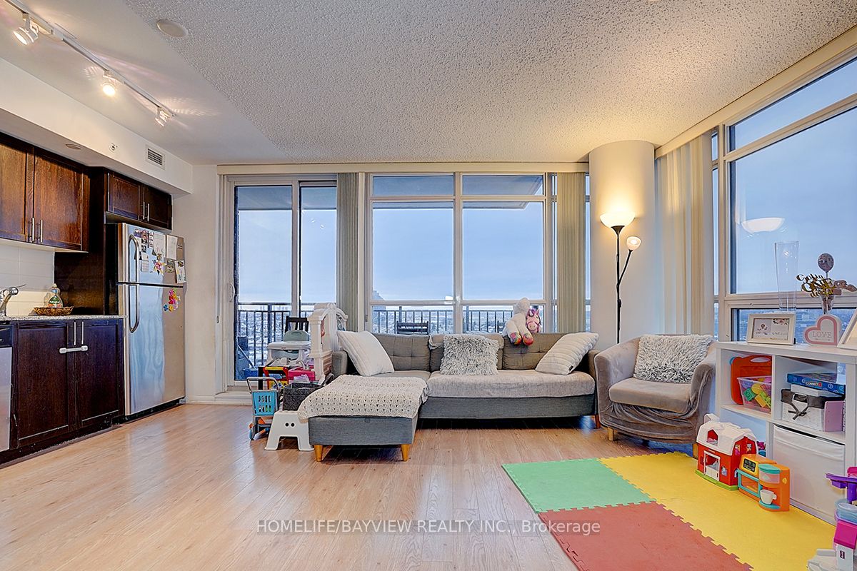 800 Lawrence Avenue W 1723, Toronto, ON M6A 0B1 photo 3