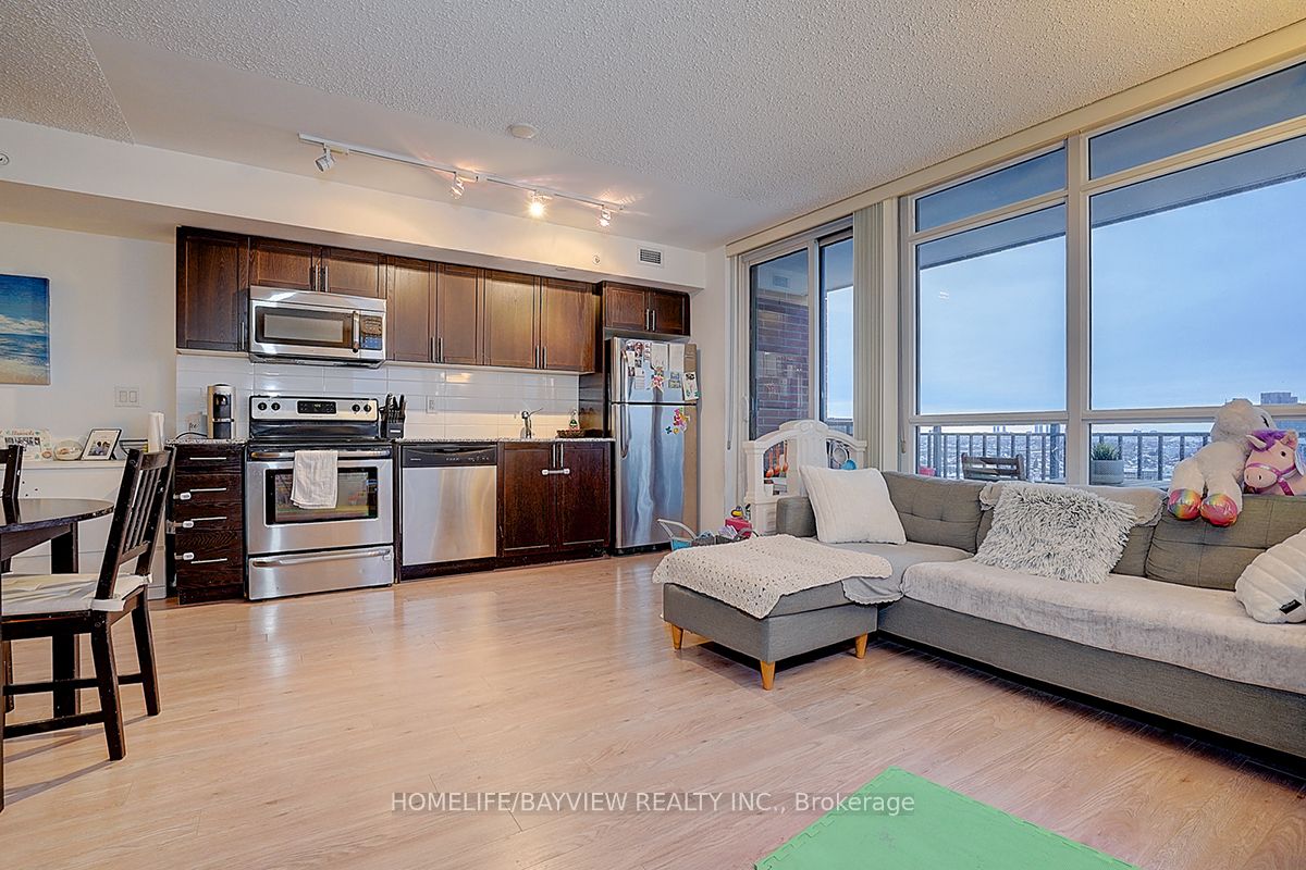 800 Lawrence Avenue W 1723, Toronto, ON M6A 0B1 photo 4