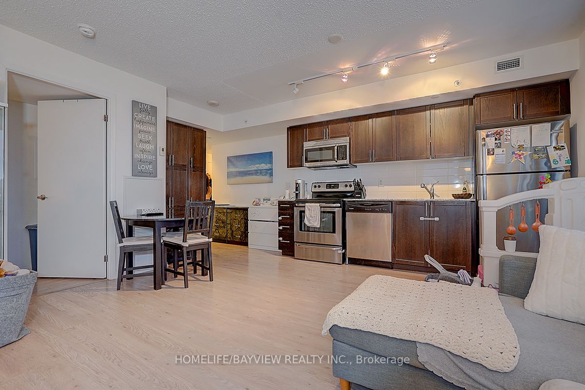 800 Lawrence Avenue W 1723, Toronto, ON M6A 0B1 photo 5