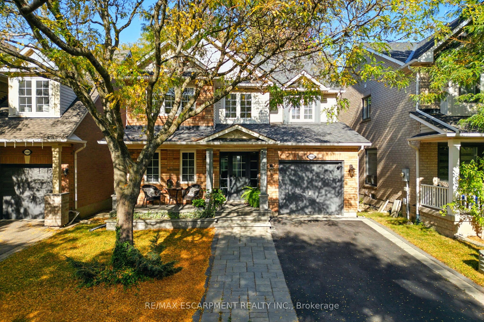 5566 Thorn Lane, Burlington, ON L7L 6V8