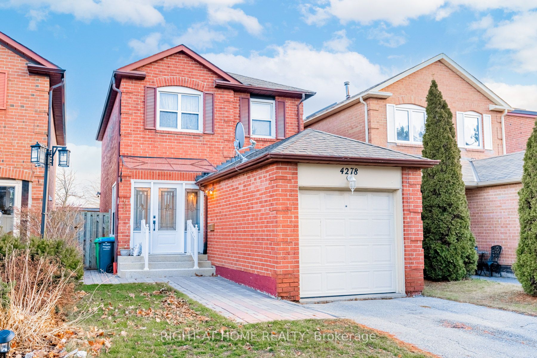 4278 Sawmill Valley Drive, Mississauga, ON L5L 3M9 photo 2