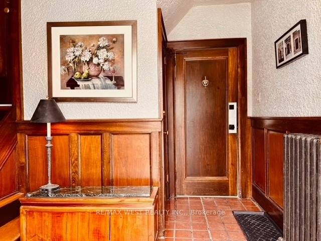 27 Oakview Avenue Bsmt, Toronto, ON M6P 3J3 photo 2