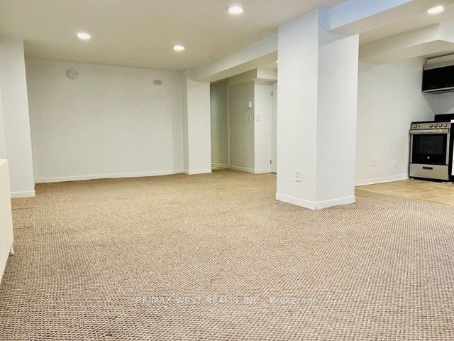27 Oakview Avenue Bsmt, Toronto, ON M6P 3J3 photo 4