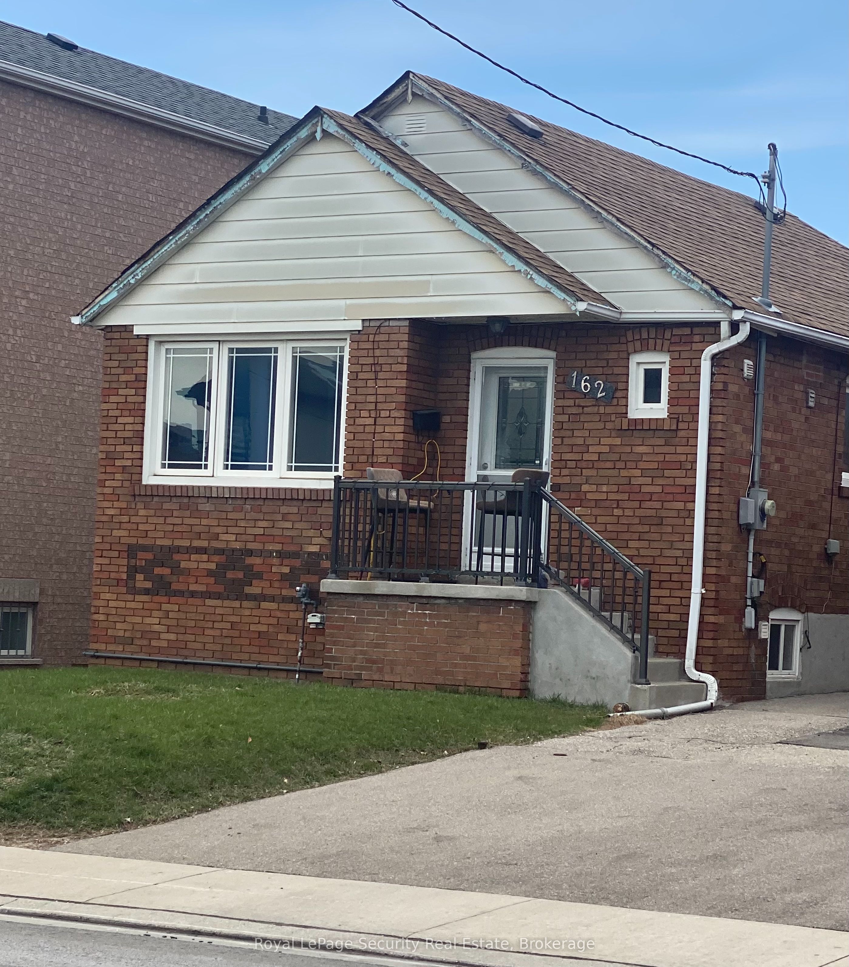 162 Donald Avenue Basement, Toronto, ON M6M 1K4 photo 2