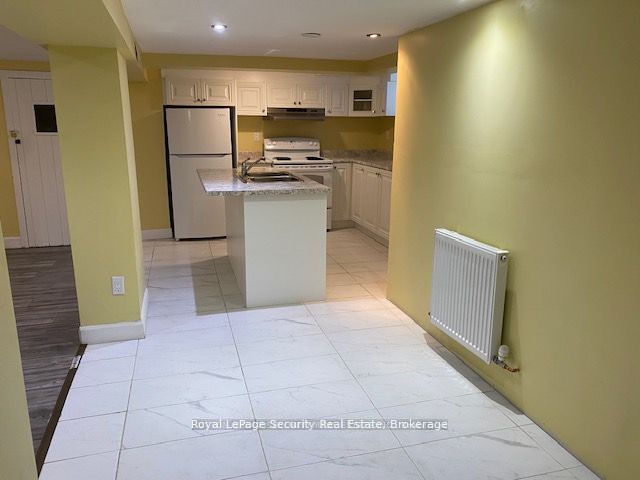 162 Donald Avenue Basement, Toronto, ON M6M 1K4 photo 4