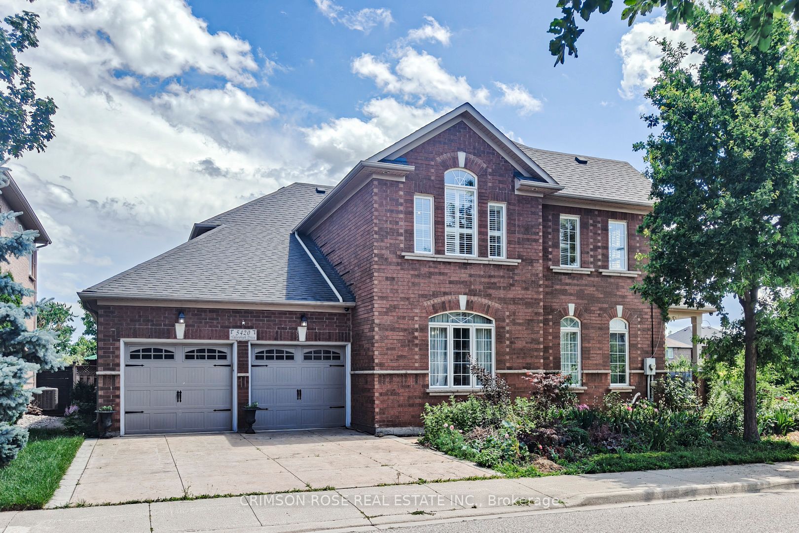 5420 Valleyhigh Drive Room 4, Burlington, ON L7L 6Z4