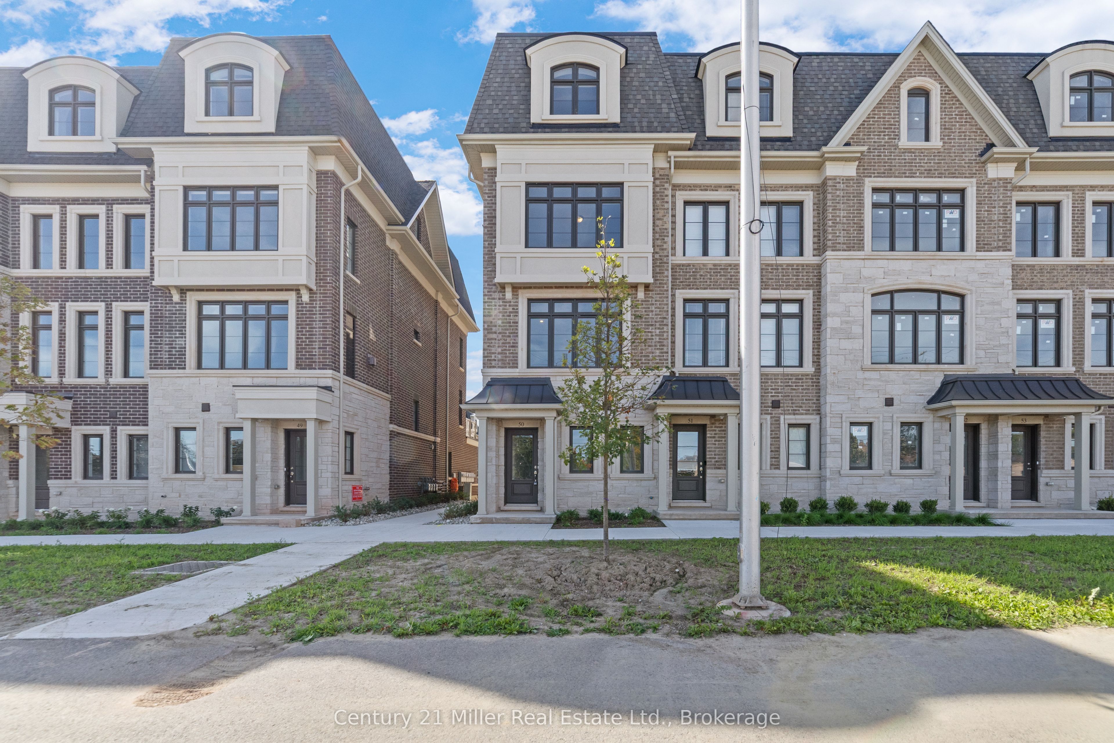 2140 Trafalgar Road 43, Oakville, ON L6H 8A5 photo 2