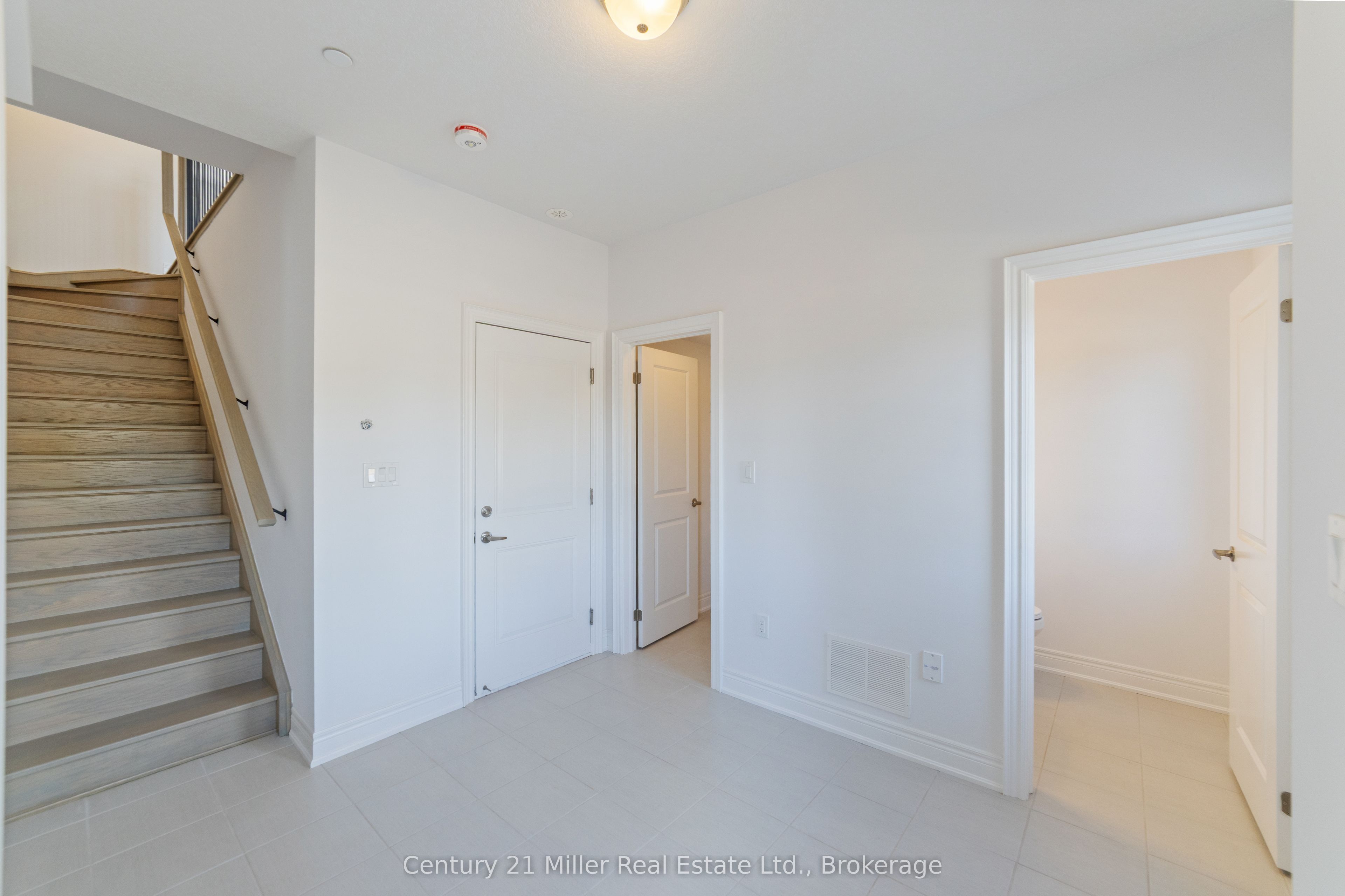 2140 Trafalgar Road 43, Oakville, ON L6H 8A5 photo 3