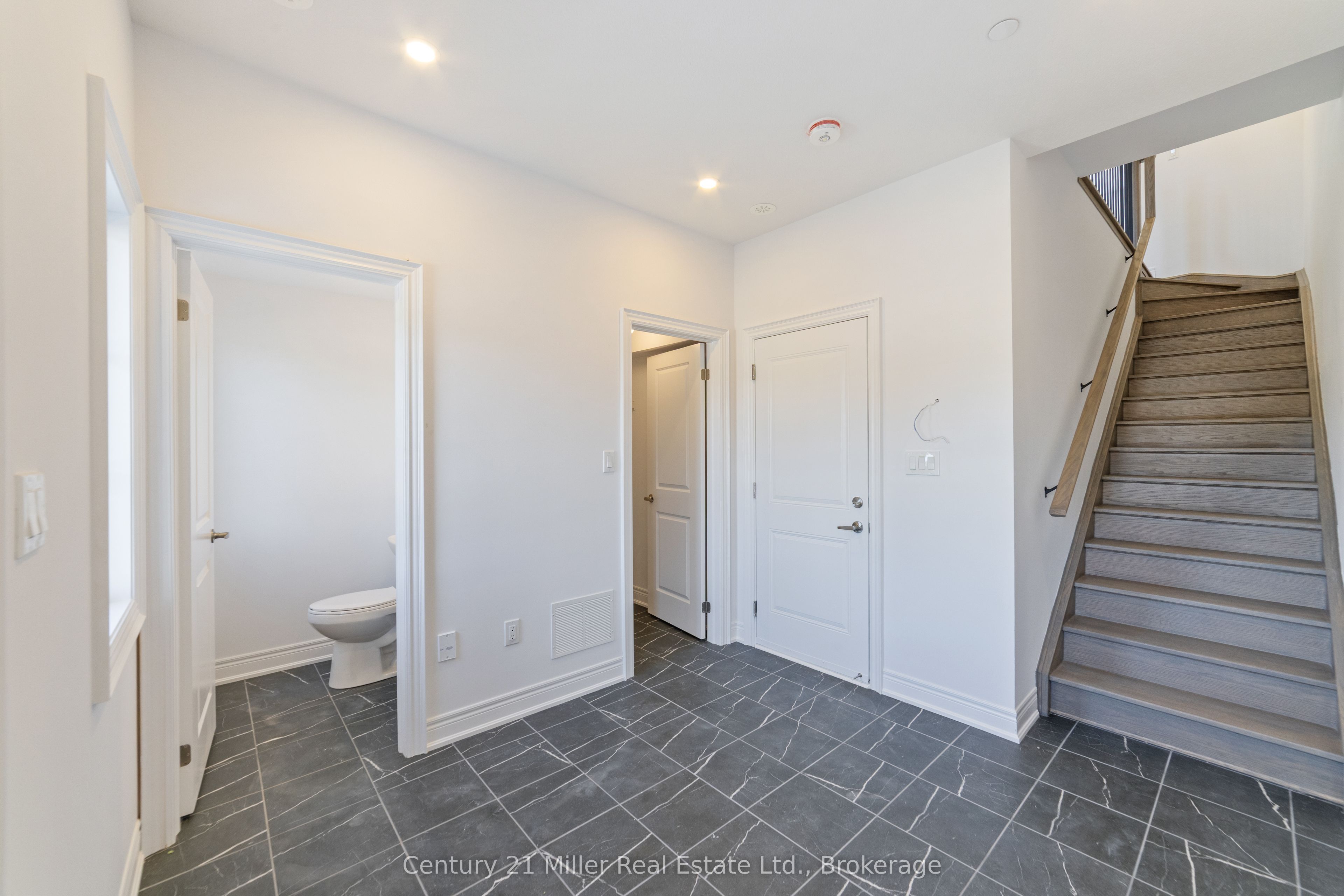 2140 Trafalgar Road 43, Oakville, ON L6H 8A5 photo 4