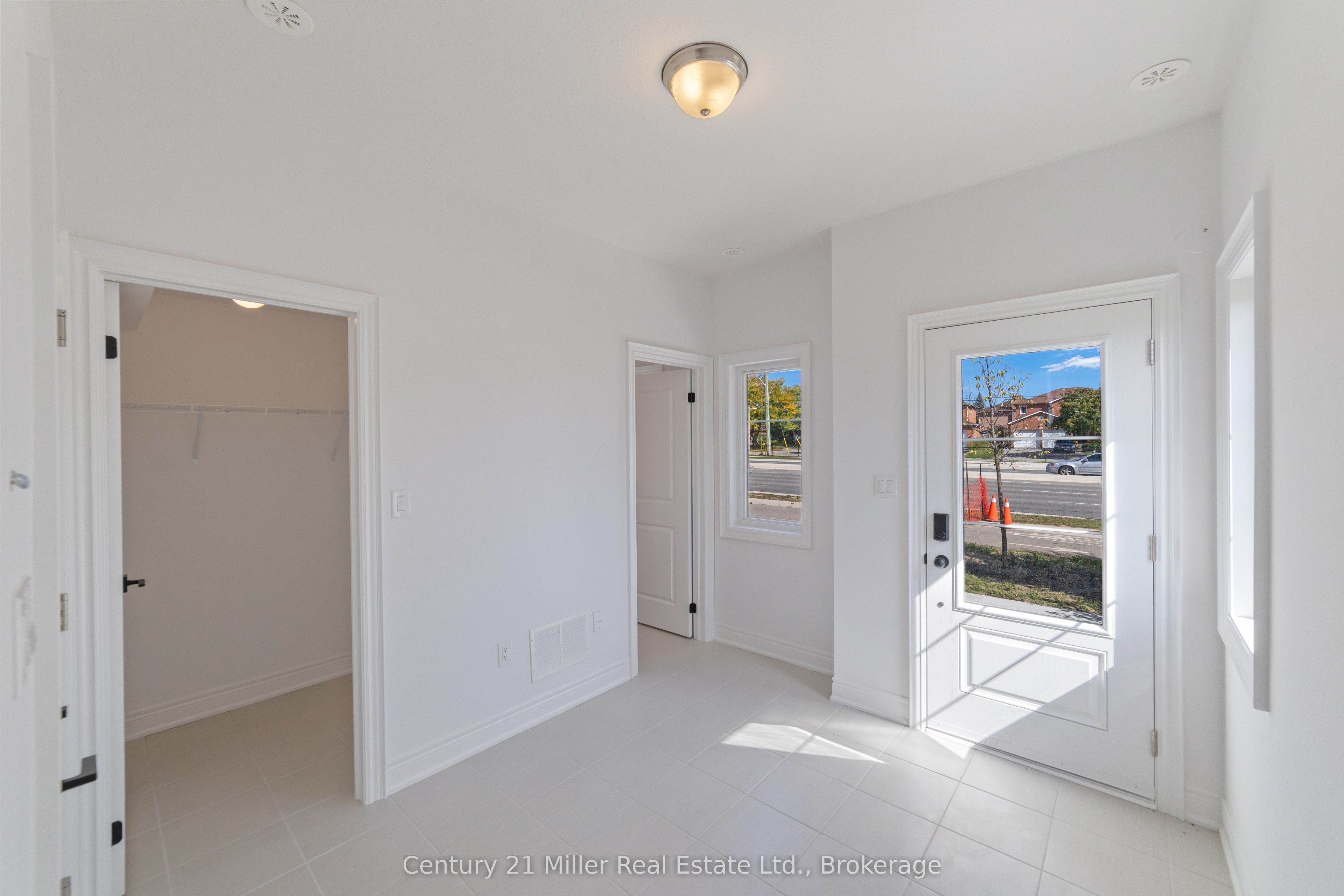 2140 Trafalgar Road 42, Oakville, ON L6H 8A5 photo 2