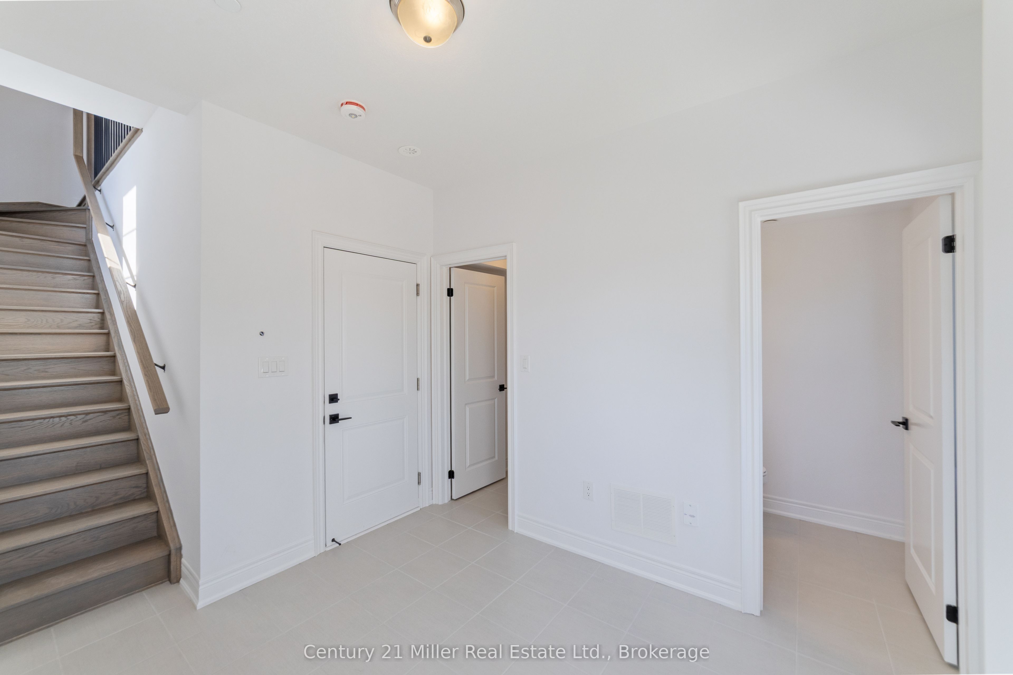 2140 Trafalgar Road 42, Oakville, ON L6H 8A5 photo 3