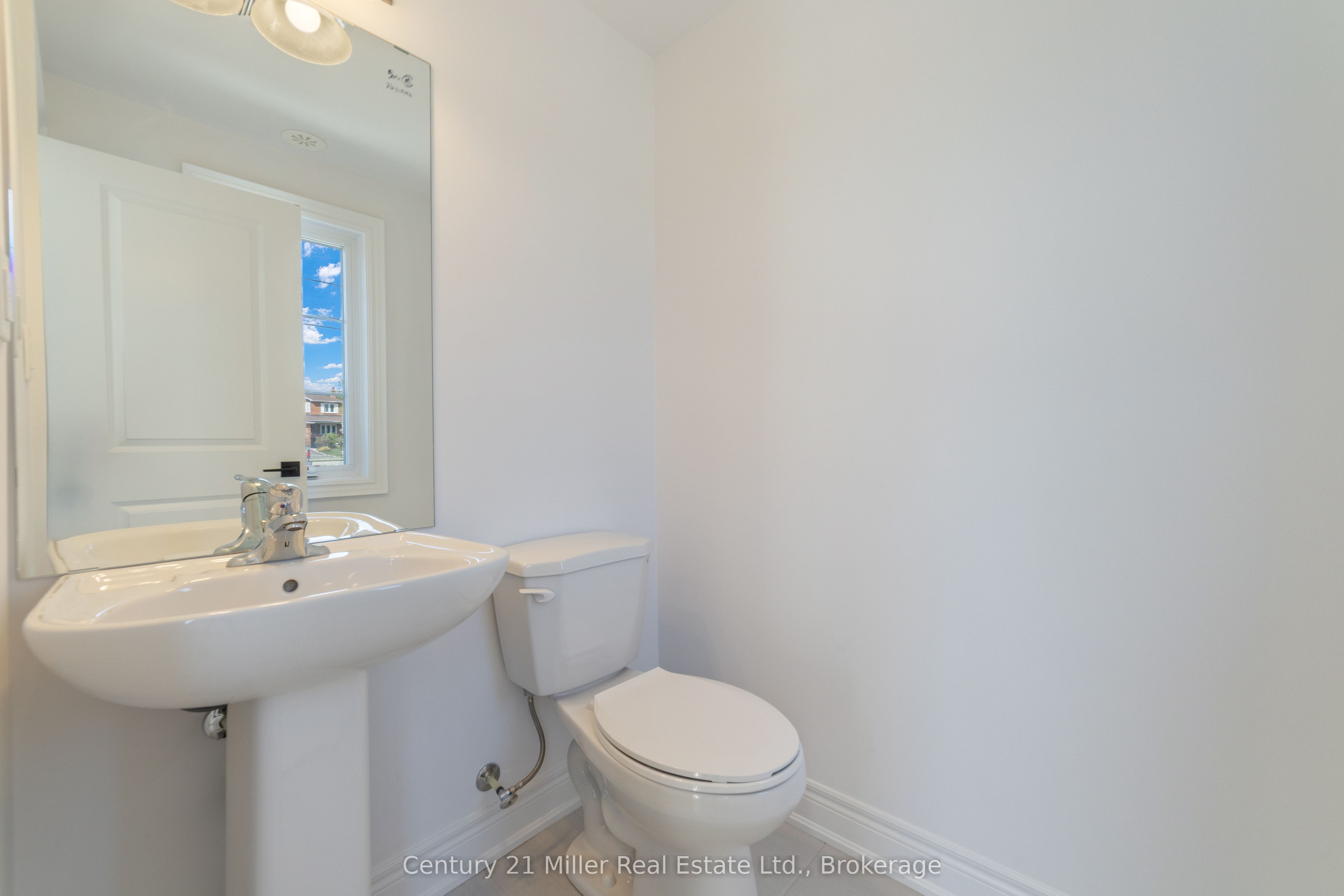 2140 Trafalgar Road 42, Oakville, ON L6H 8A5 photo 4