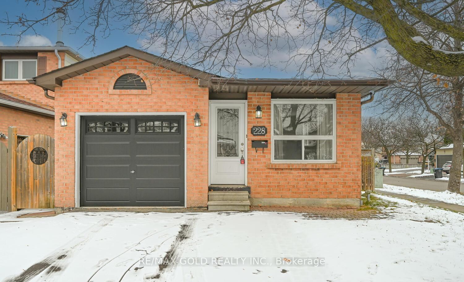 228 Martindale Crescent, Brampton, ON L6X 2V2 photo 2
