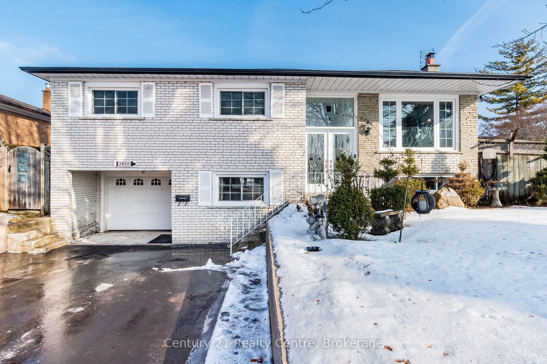 3800 Wyewood Road, Mississauga, ON L4T 2A2 photo 2