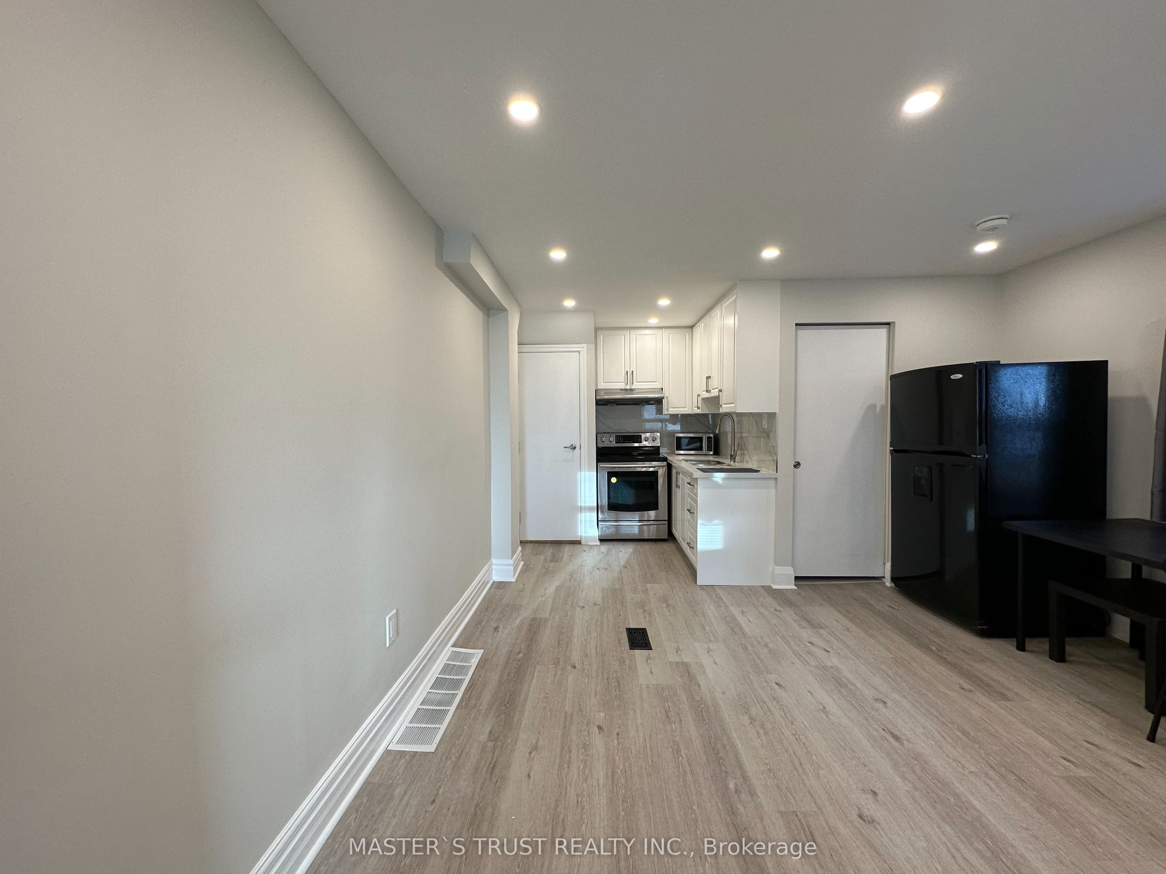 151 Dynevor Road Main, Toronto, ON M6E 3X5 photo 2