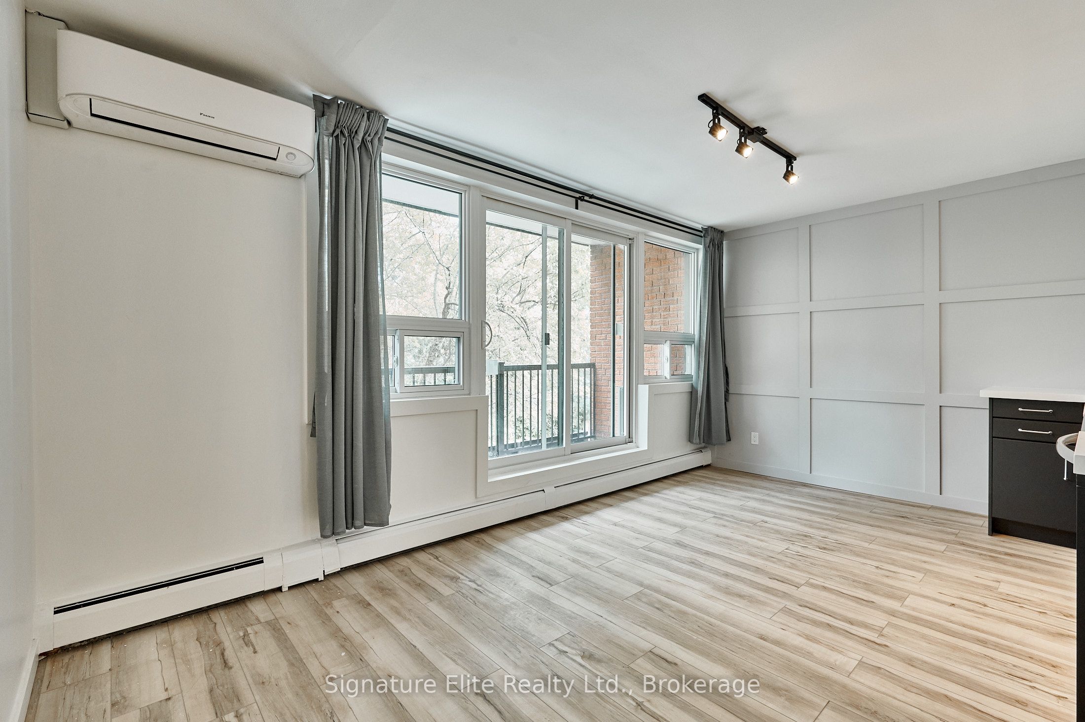 291 Scarlett Road 303, Toronto, ON M6N 4L1 photo 4