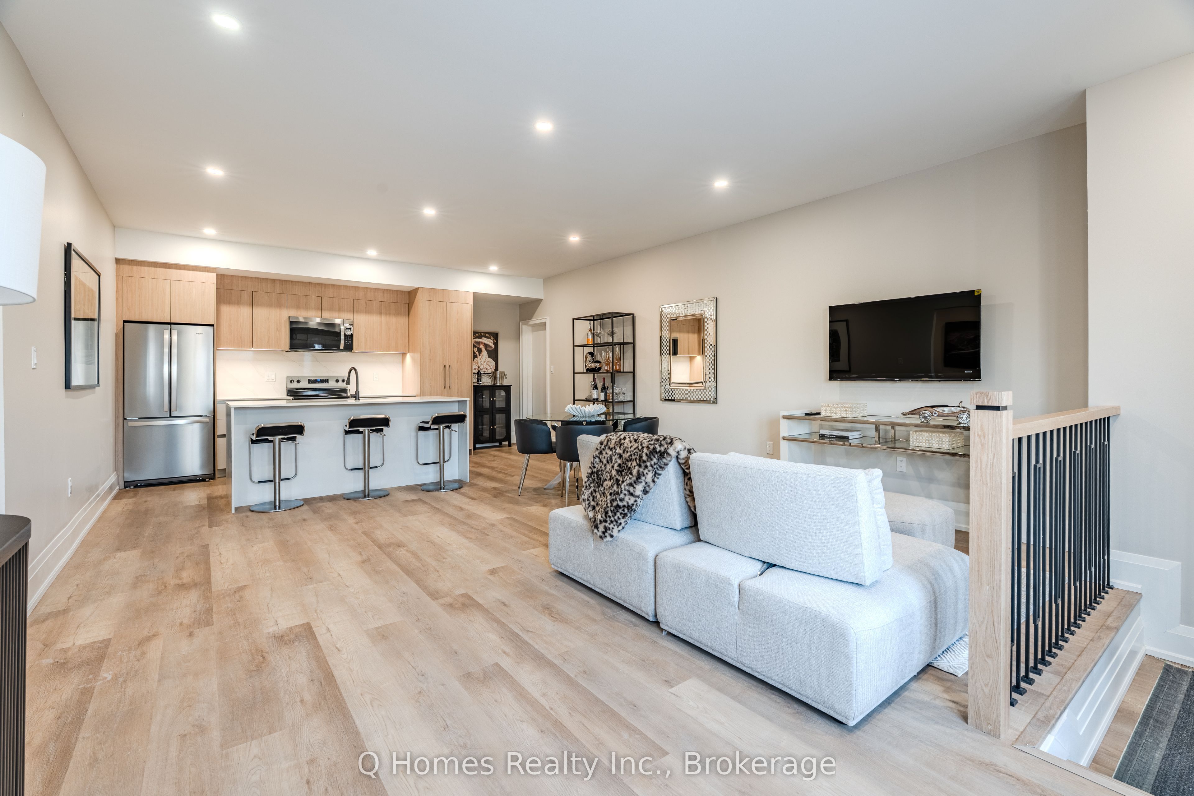 25 Creston Road 25A, Toronto, ON M6A 1H9 photo 3