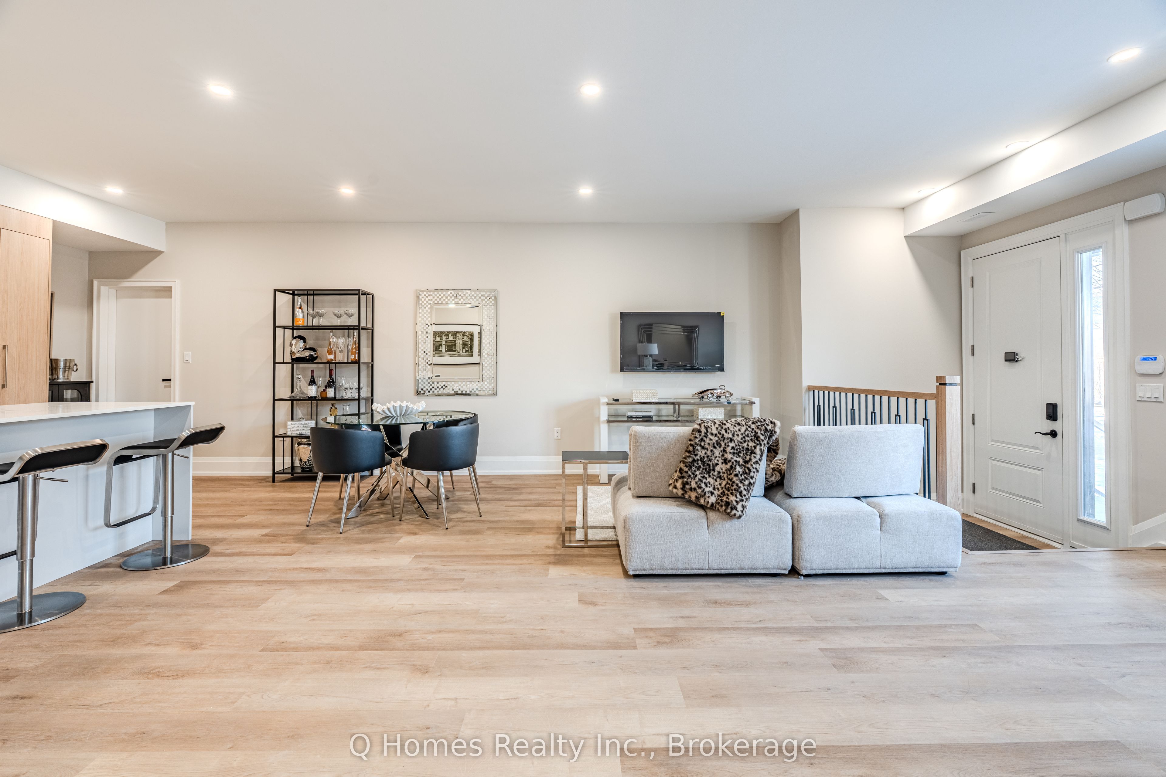 25 Creston Road 25A, Toronto, ON M6A 1H9 photo 4