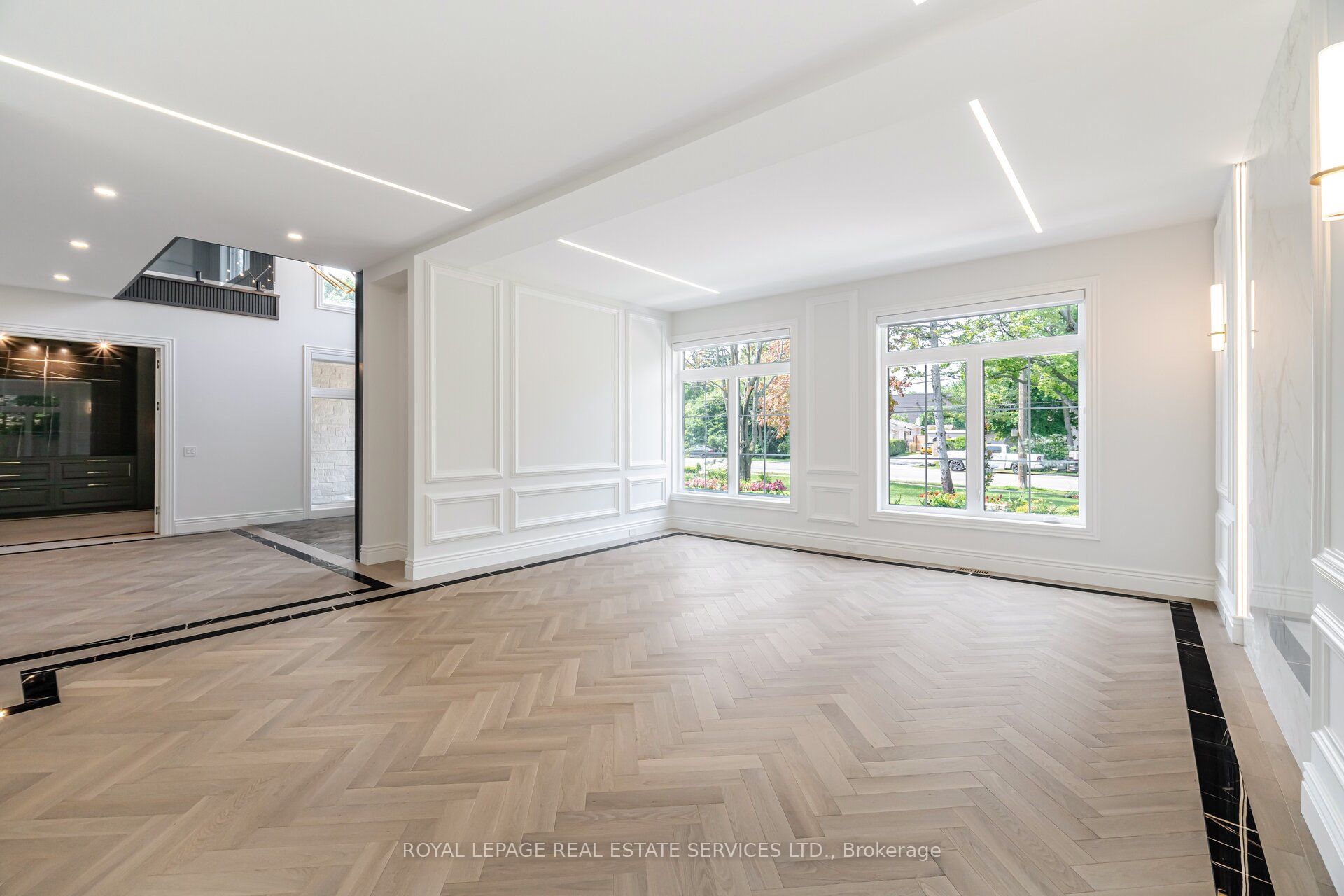 2014 Lakeshore Road W, Oakville, ON L6L 1G7 photo 4