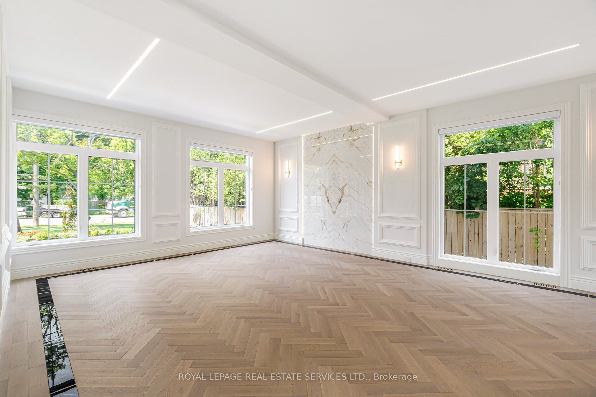 2014 Lakeshore Road W, Oakville, ON L6L 1G7 photo 5