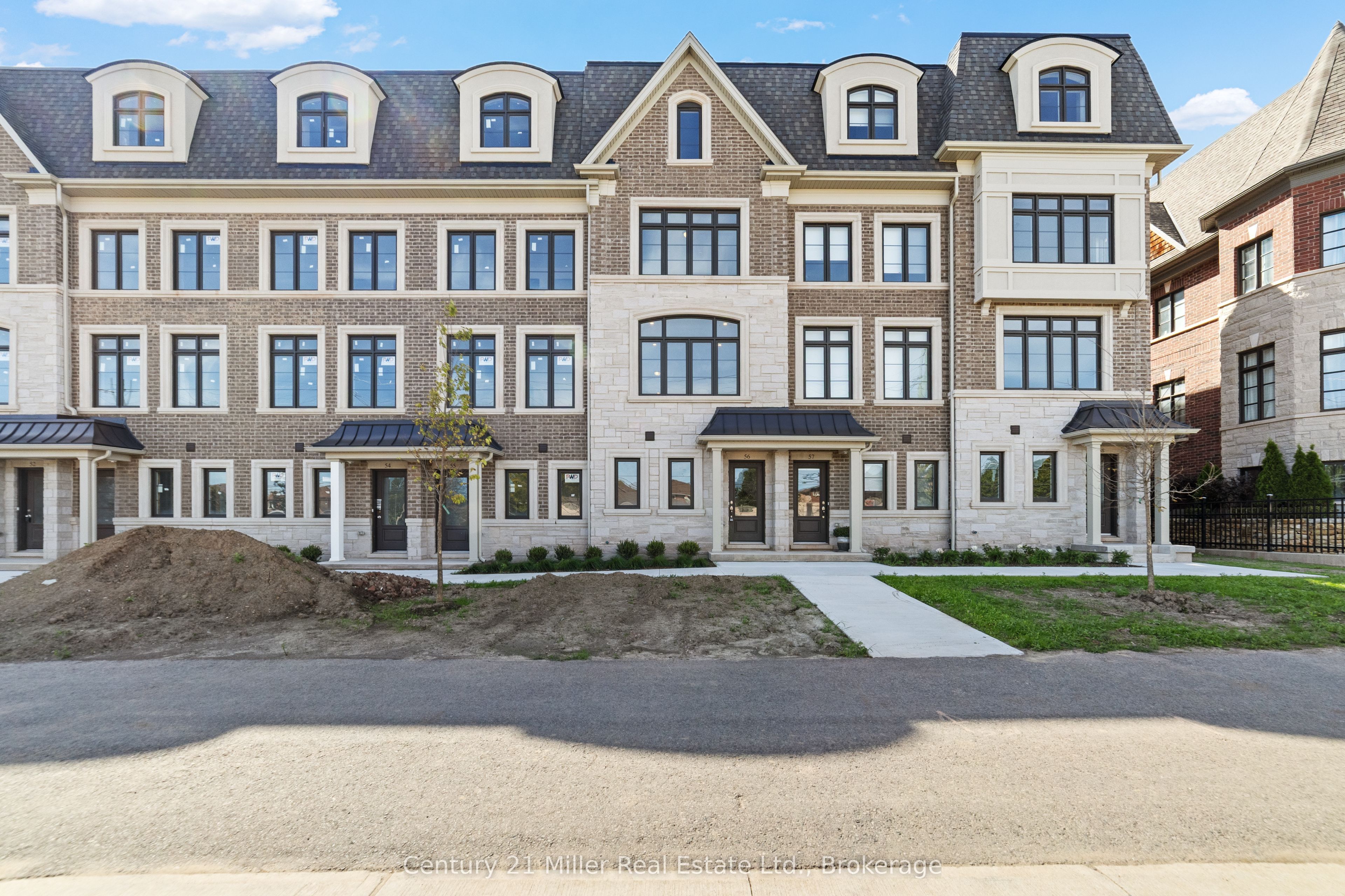 2150 Trafalgar Road 56, Oakville, ON L6H 8A5