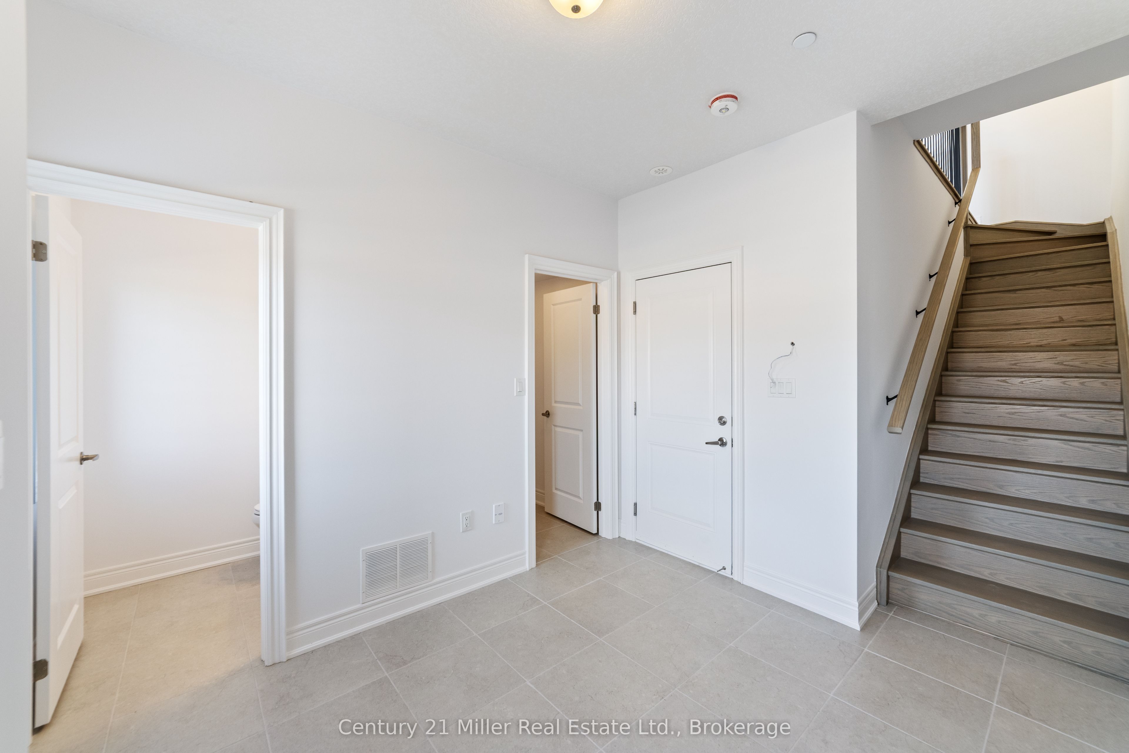 2150 Trafalgar Road 56, Oakville, ON L6H 8A5 photo 3