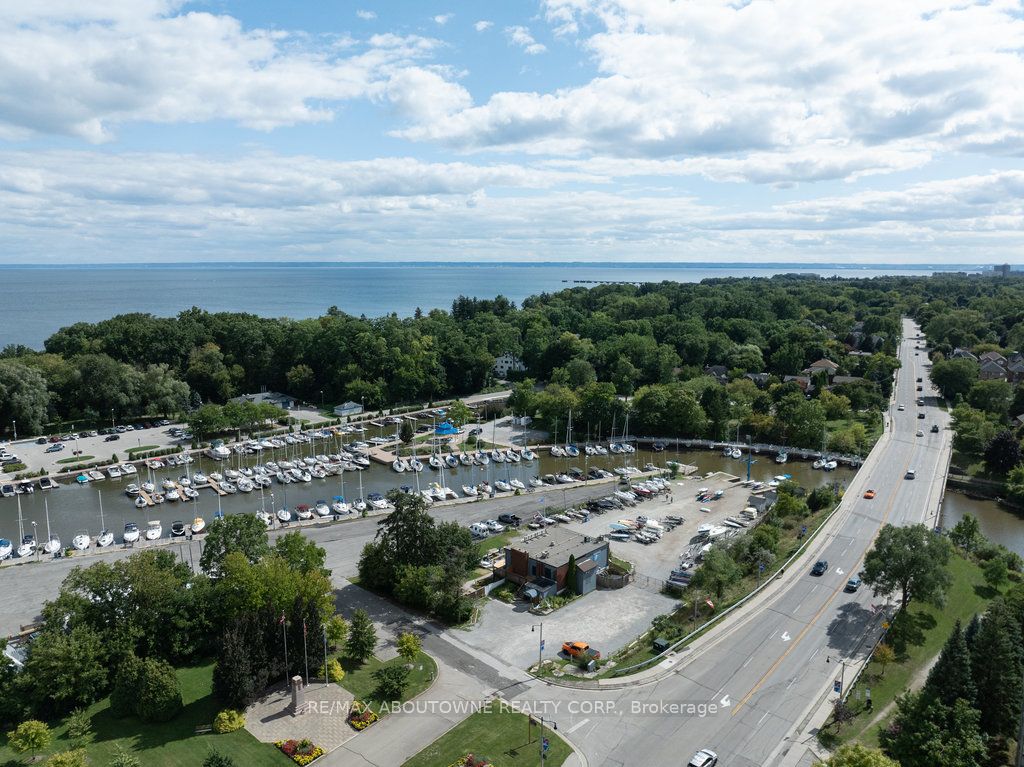 2511 Lakeshore Road W 801, Oakville, ON L6L 6L9 photo 2