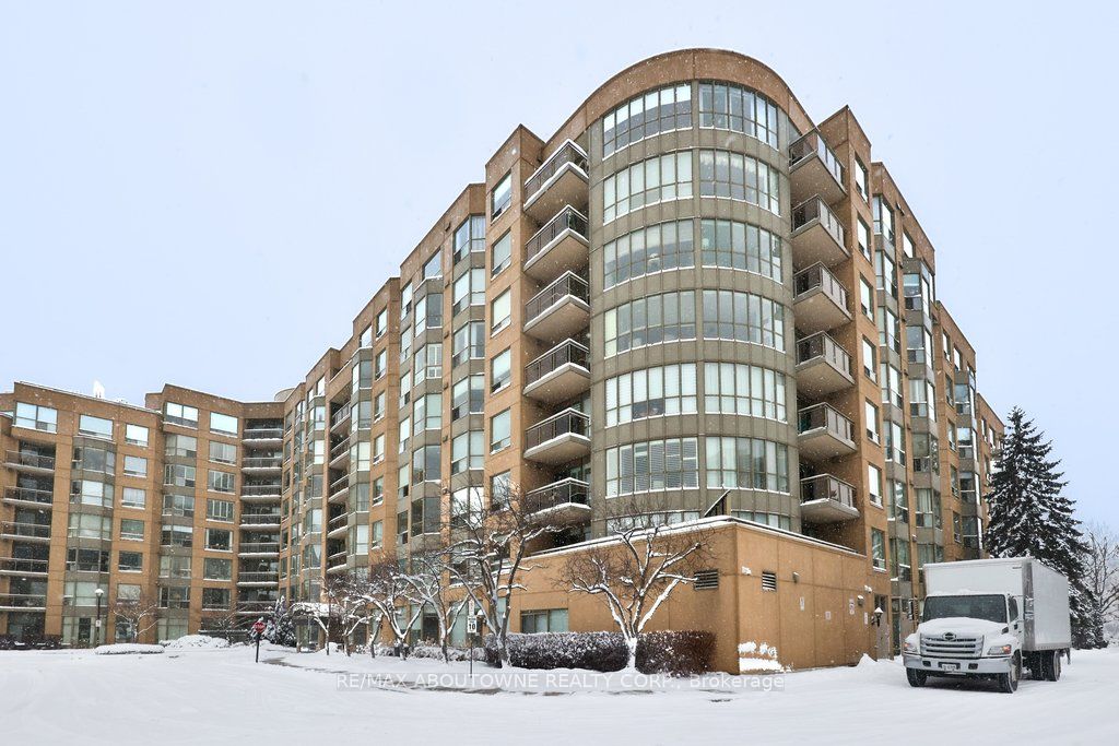 2511 Lakeshore Road W 801, Oakville, ON L6L 6L9 photo 5