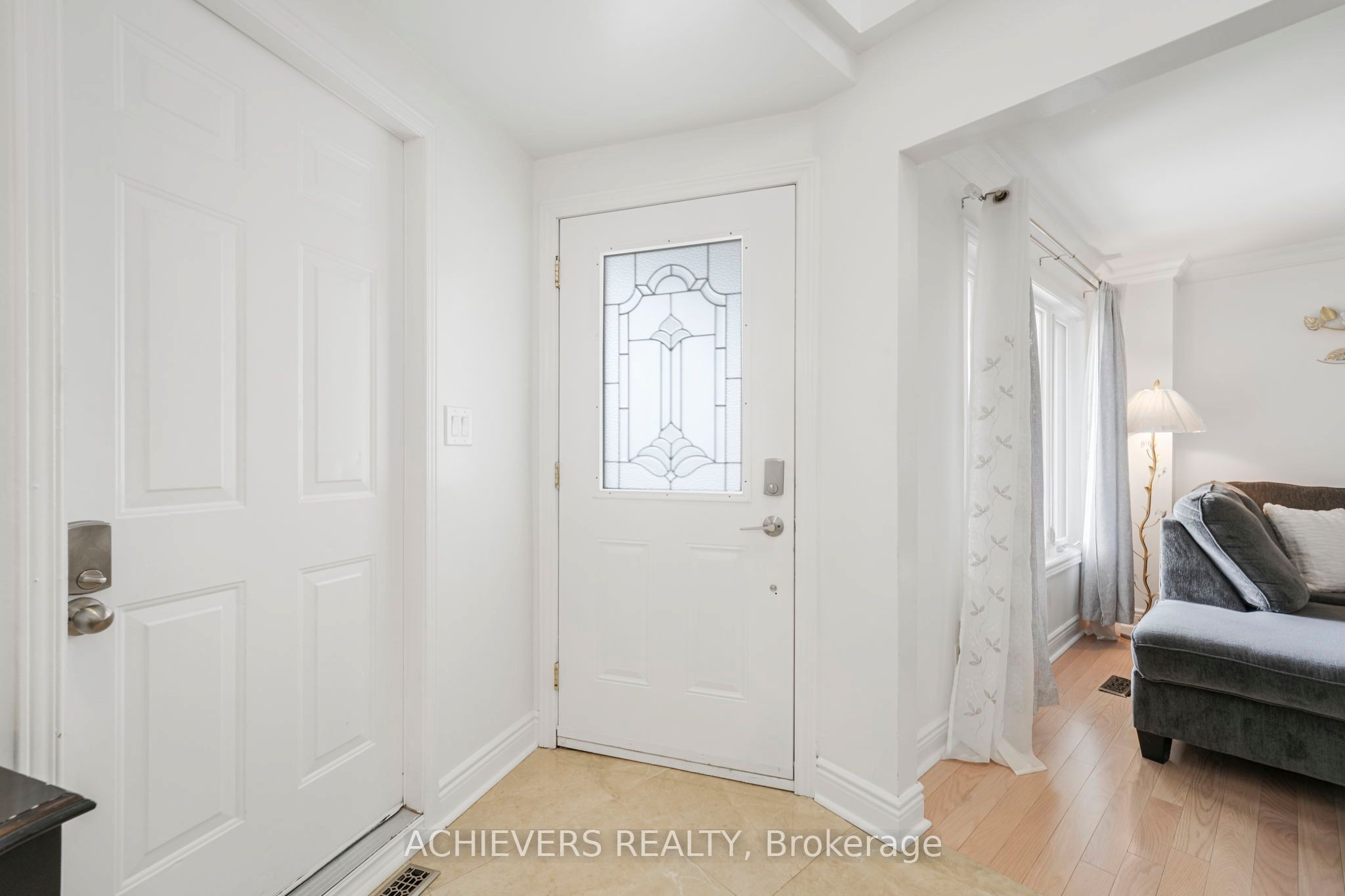 4024 Longo Circle E, Mississauga, ON L4T 4C7 photo 4