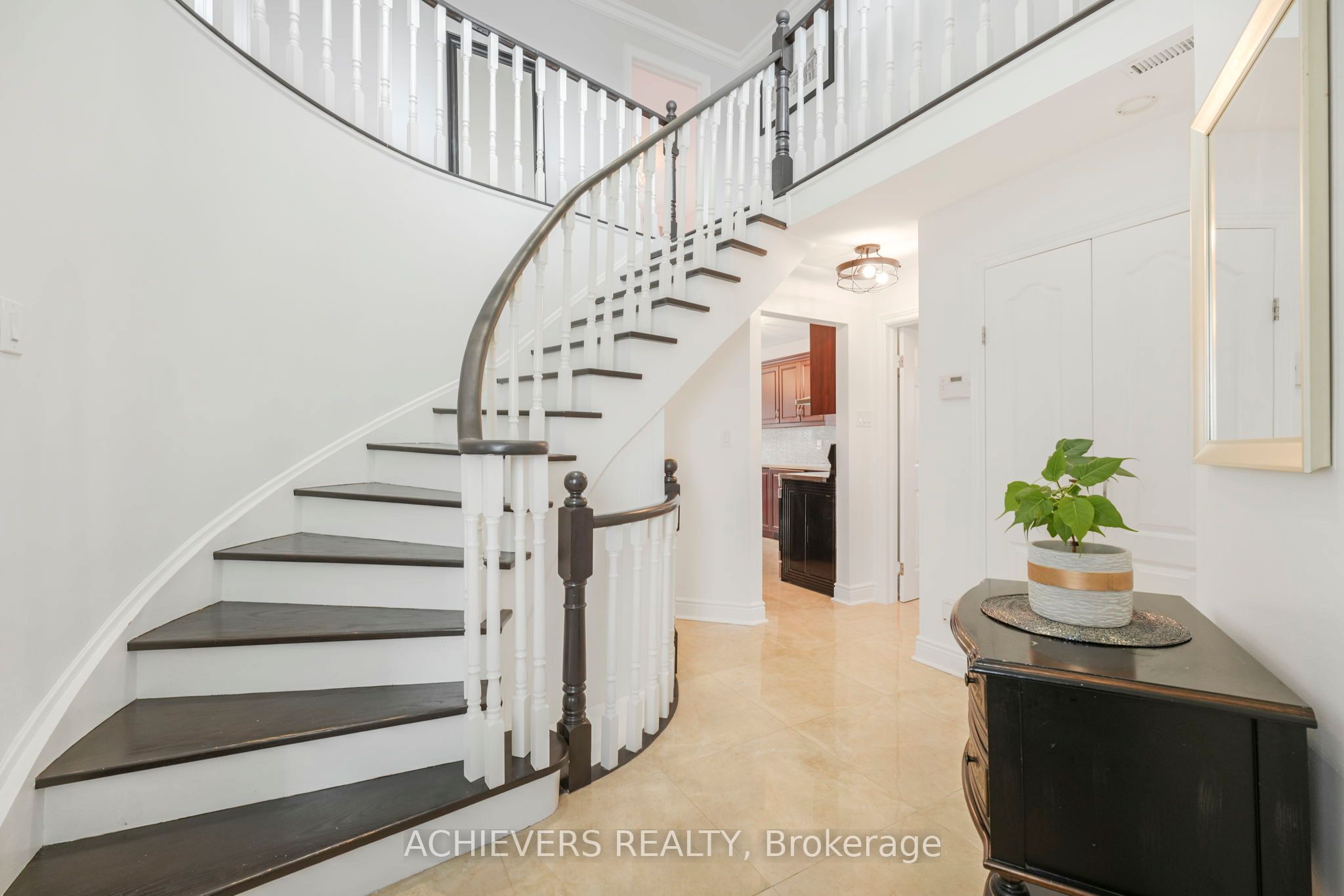 4024 Longo Circle E, Mississauga, ON L4T 4C7 photo 5