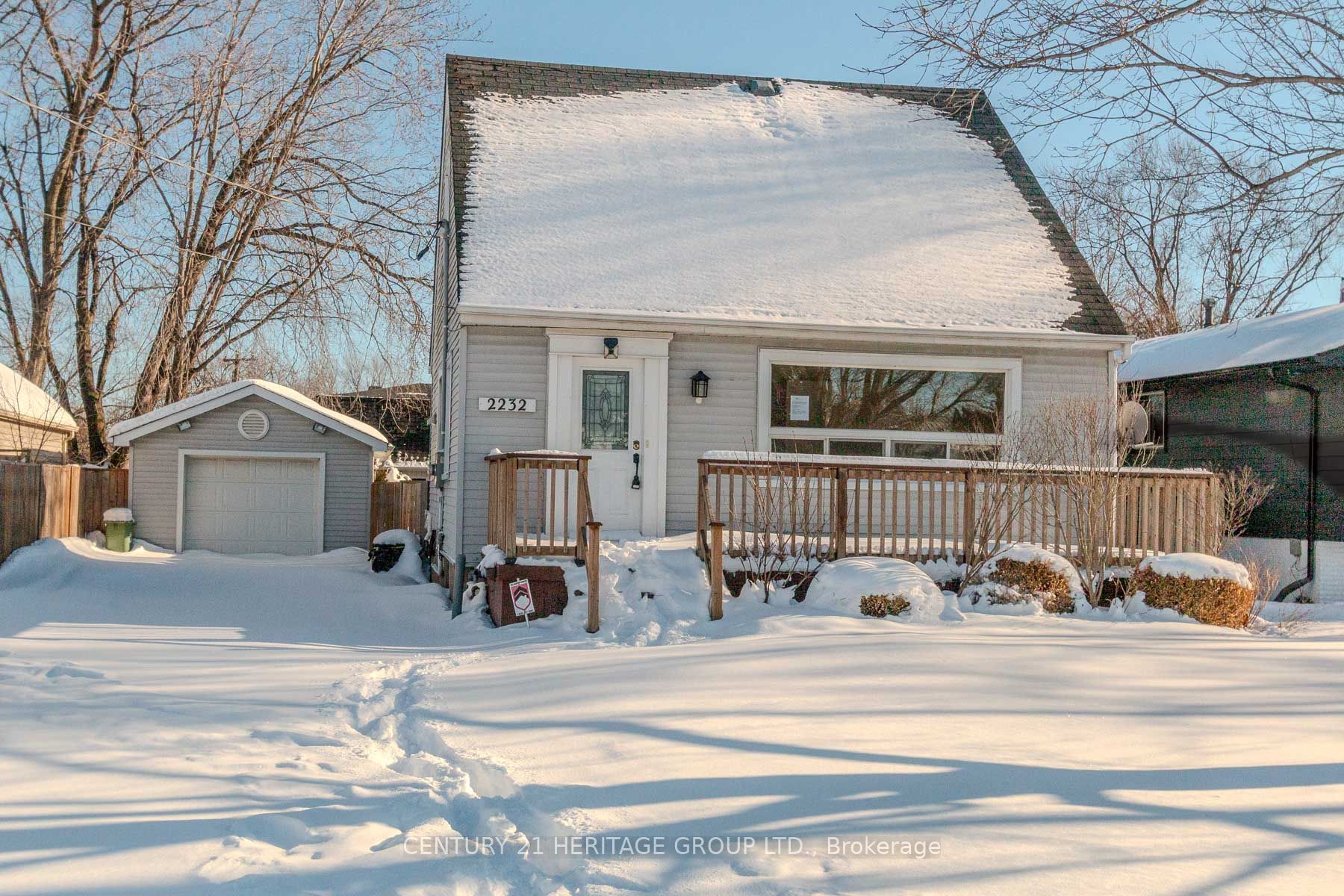 2232 Queensway Drive, Burlington, ON L7R 3T1 photo 2