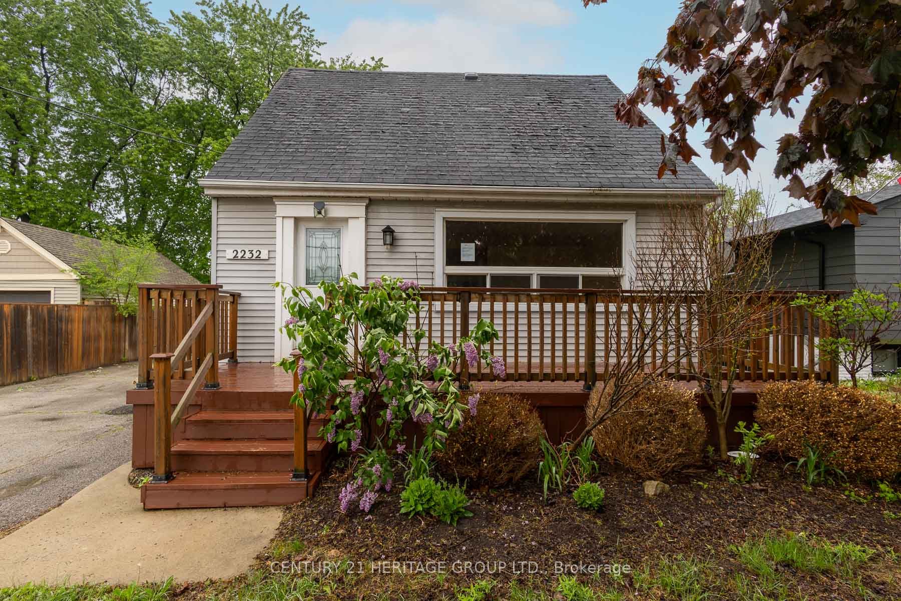 2232 Queensway Drive, Burlington, ON L7R 3T1 photo 3