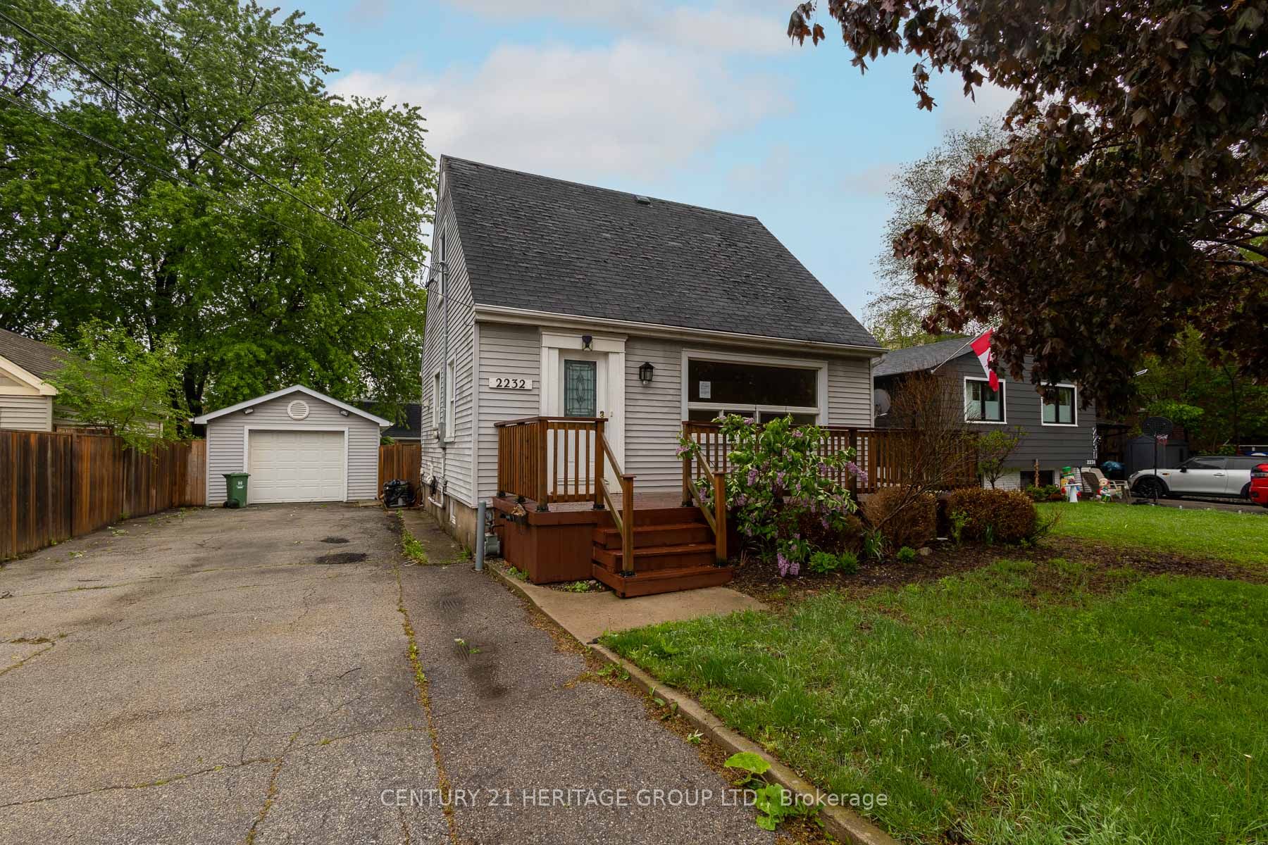 2232 Queensway Drive, Burlington, ON L7R 3T1 photo 4
